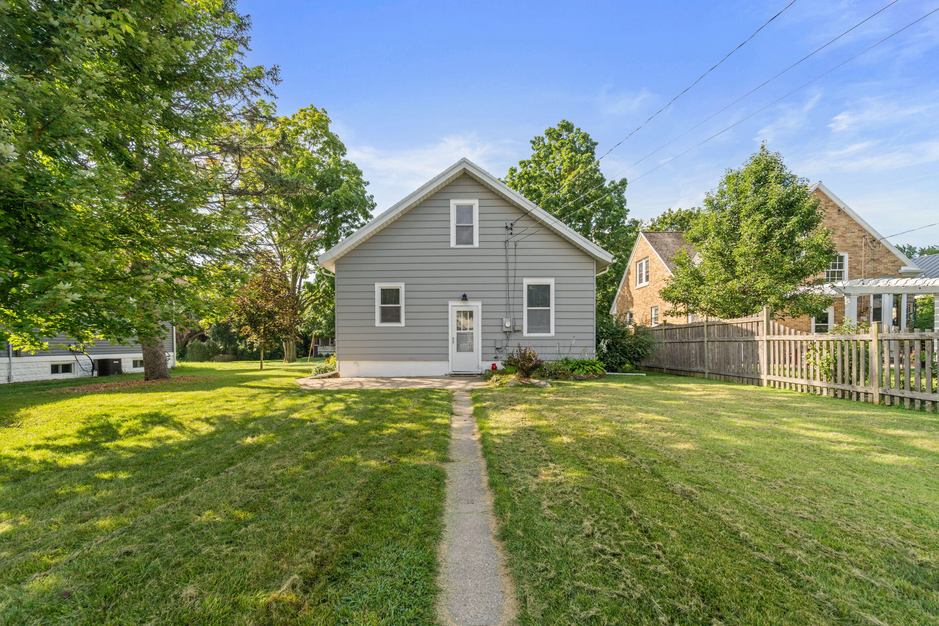416 Orchard St, Burlington
