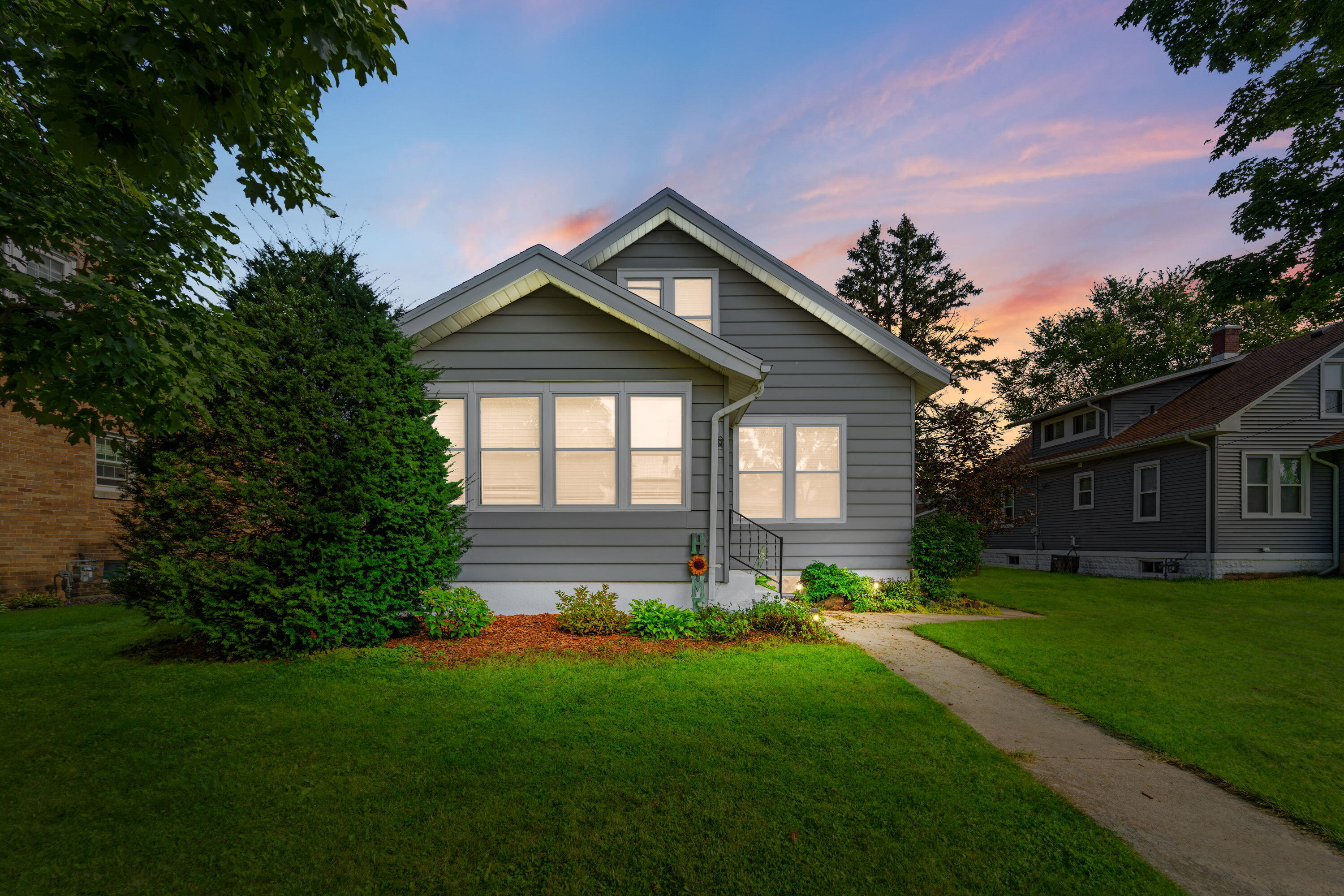 416 Orchard St, Burlington