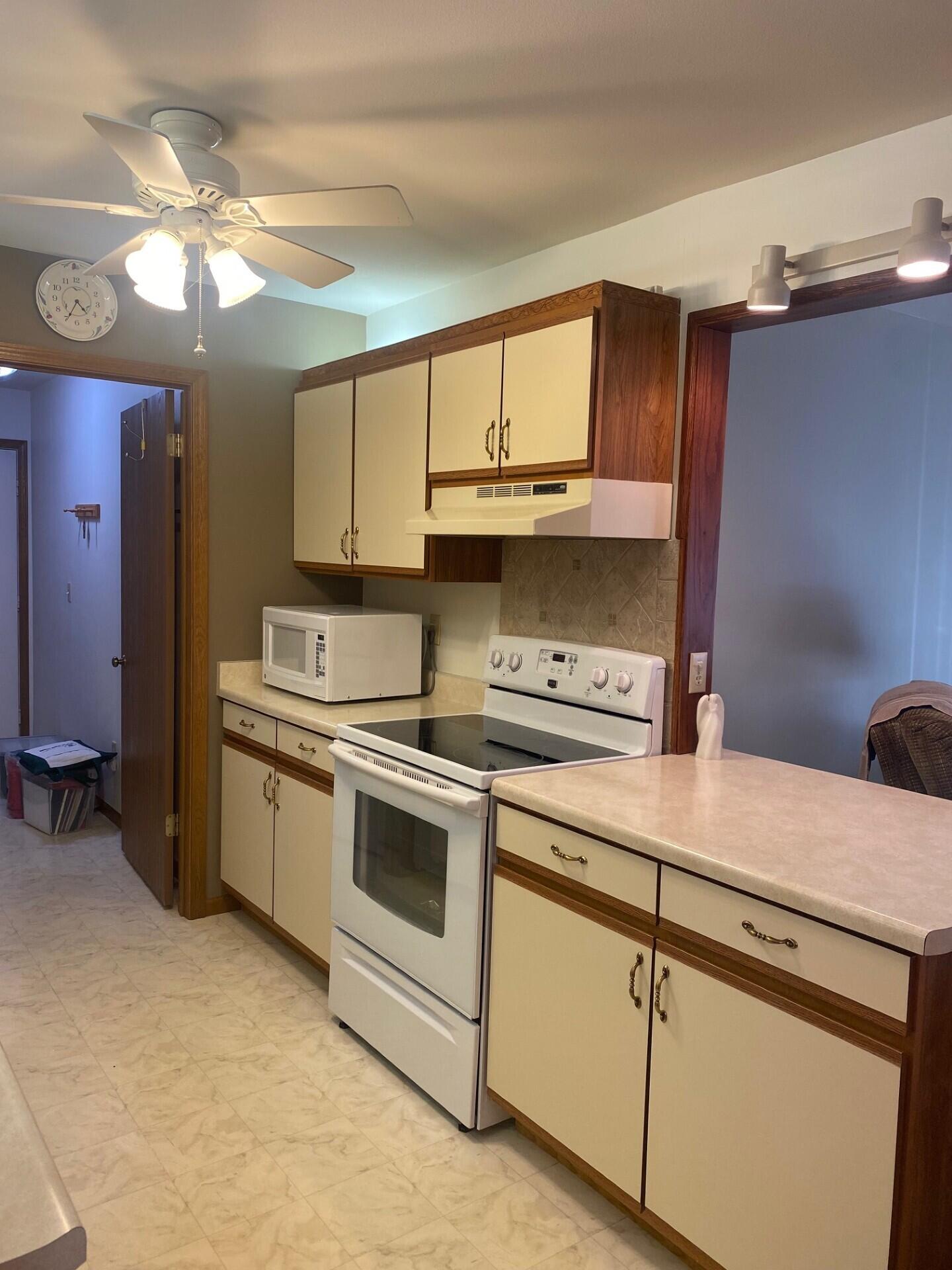 8125 40th Ave, D, Kenosha