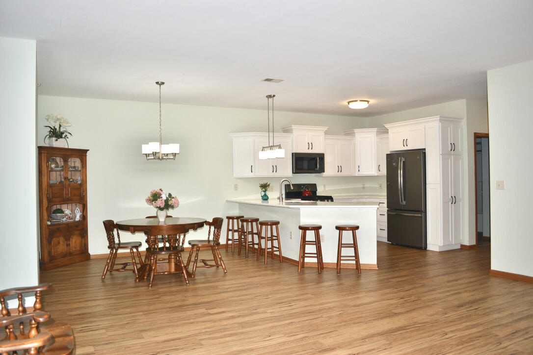 9288 Creekside Cir, 223, Pleasant Prairie