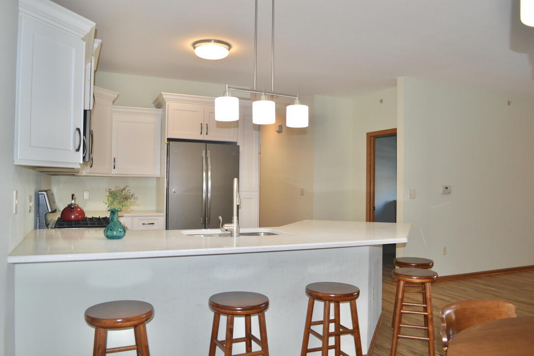 9288 Creekside Cir, 223, Pleasant Prairie