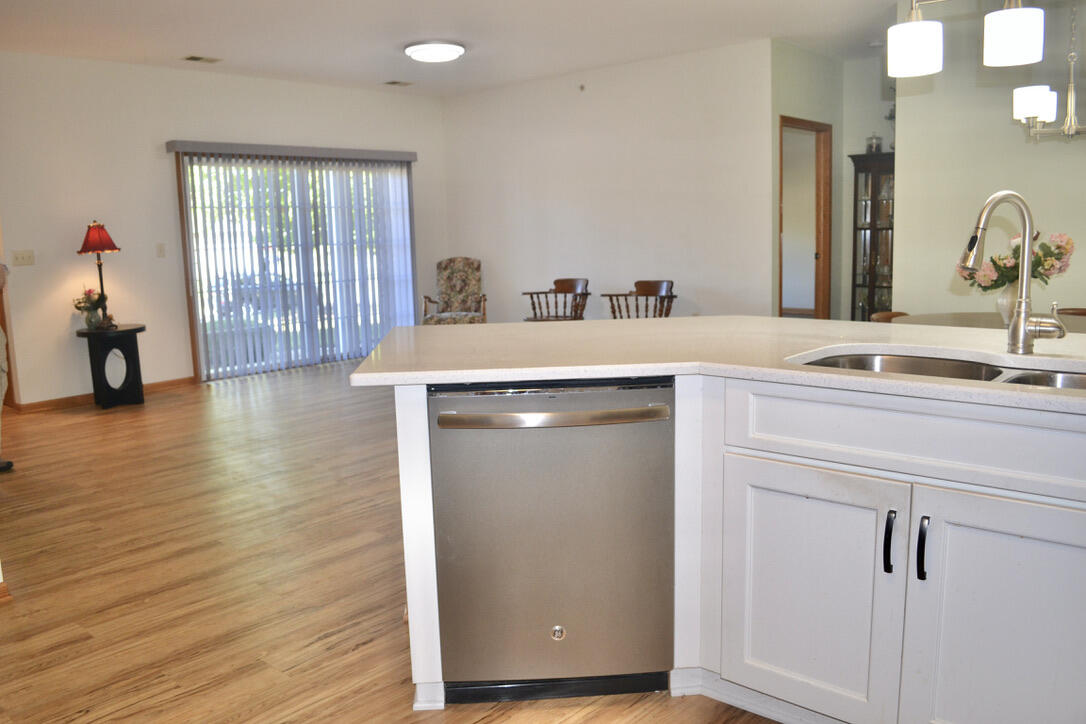9288 Creekside Cir, 223, Pleasant Prairie