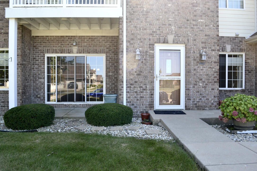 9288 Creekside Cir, 223, Pleasant Prairie
