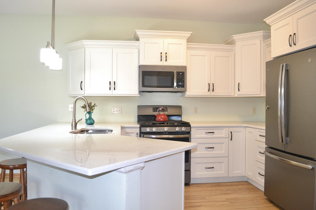 9288 Creekside Cir, 223, Pleasant Prairie