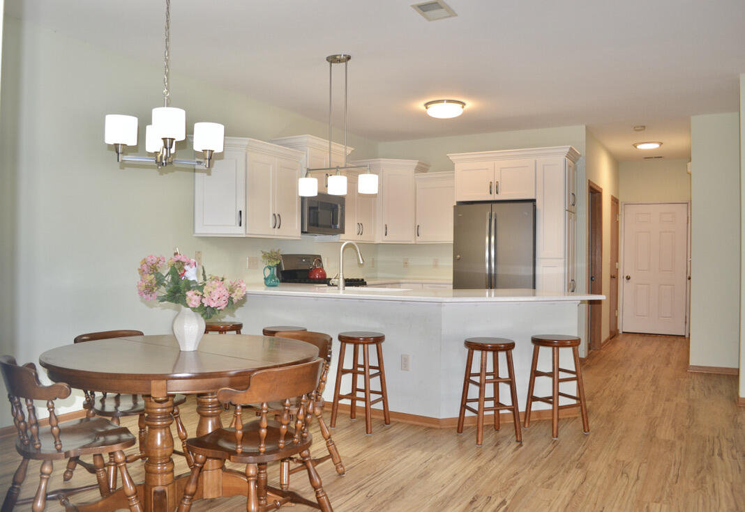 9288 Creekside Cir, 223, Pleasant Prairie