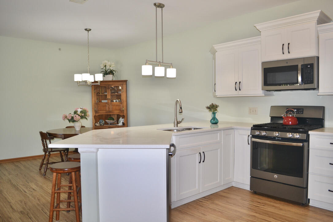 9288 Creekside Cir, 223, Pleasant Prairie