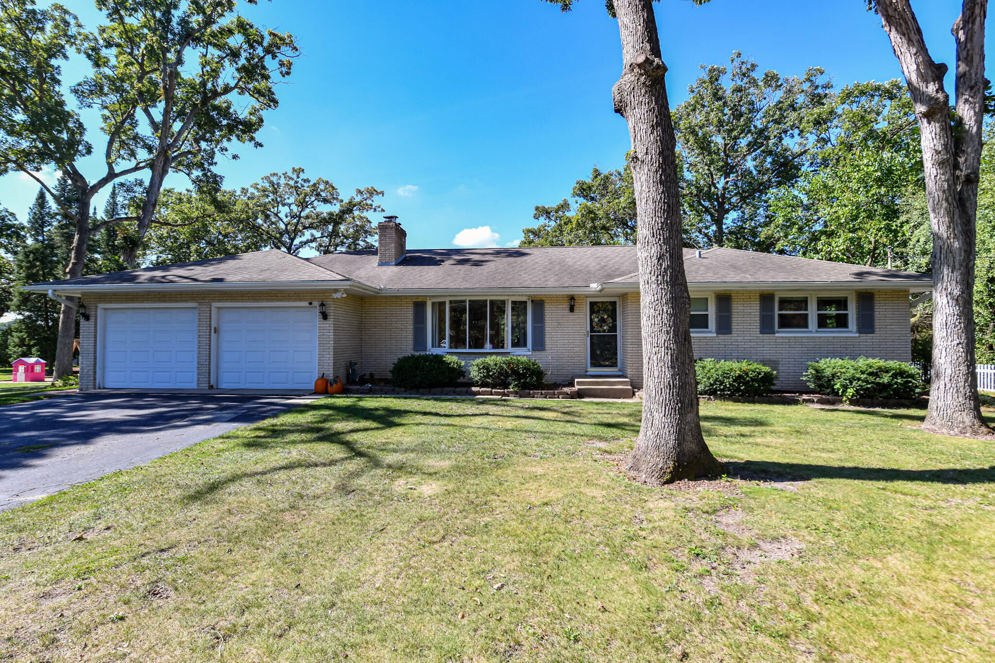 8832 Pheasant Run, Burlington