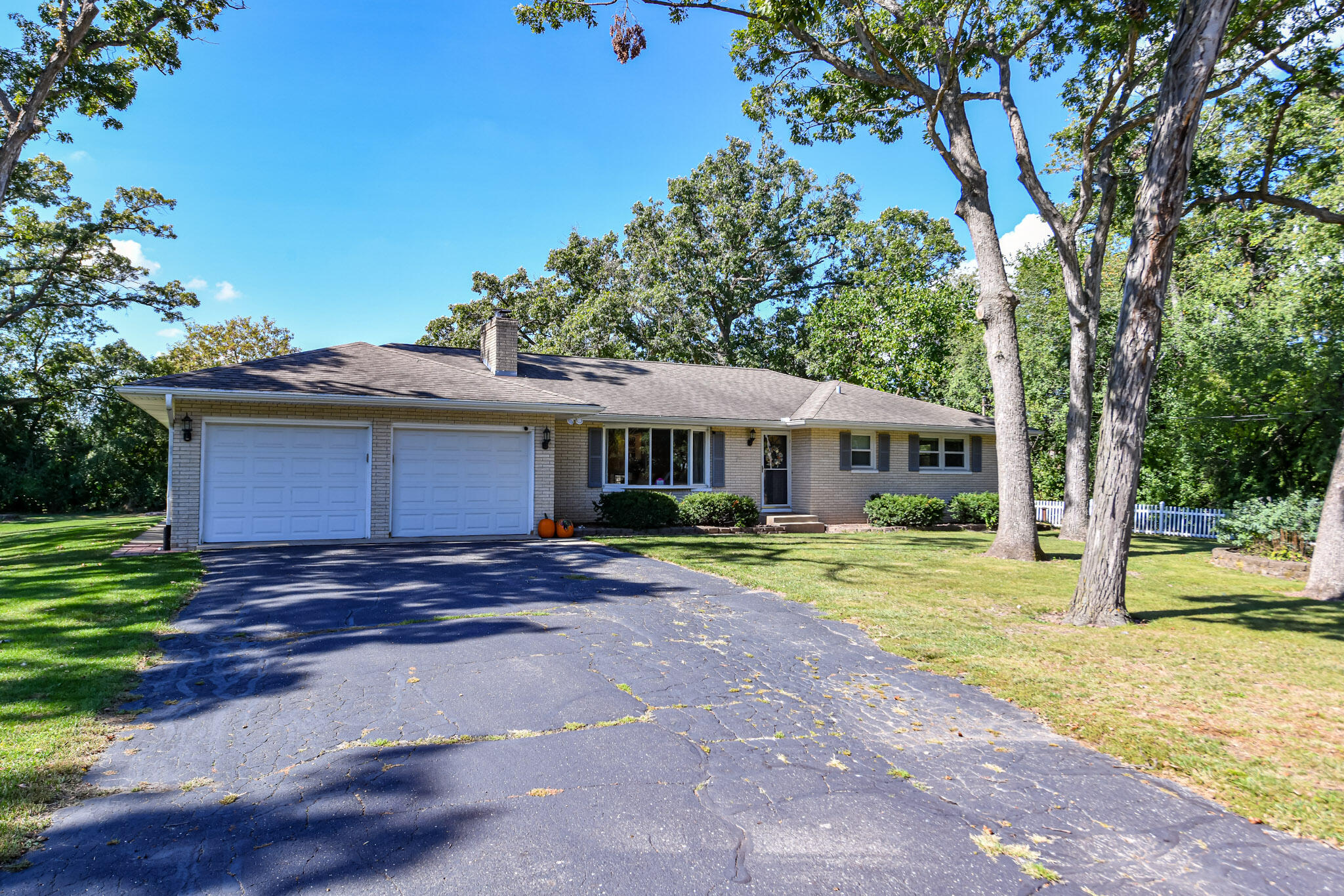 8832 Pheasant Run, Burlington