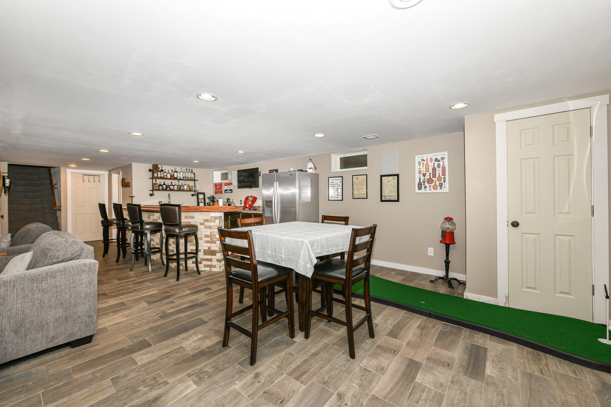 8832 Pheasant Run, Burlington