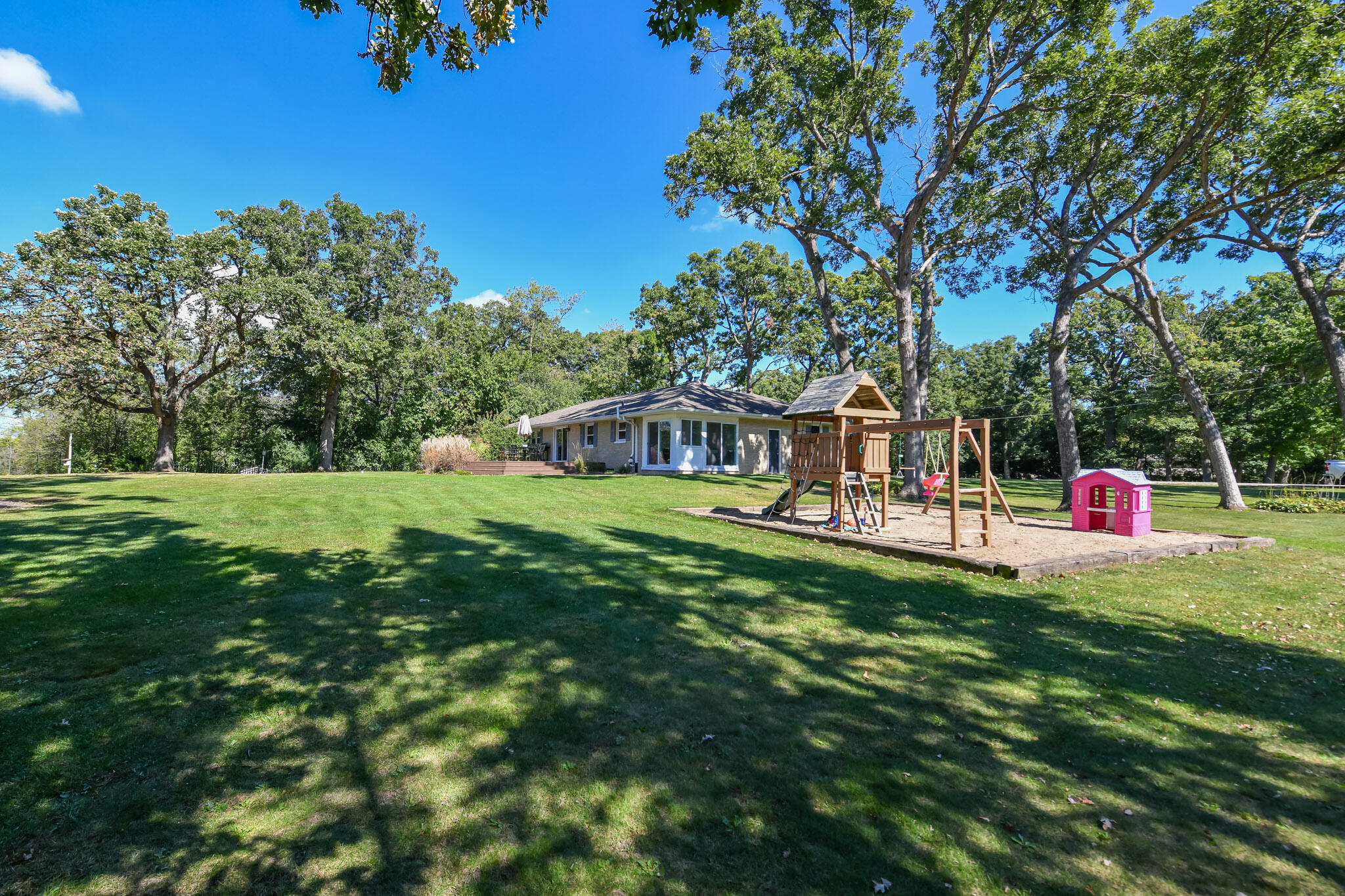8832 Pheasant Run, Burlington