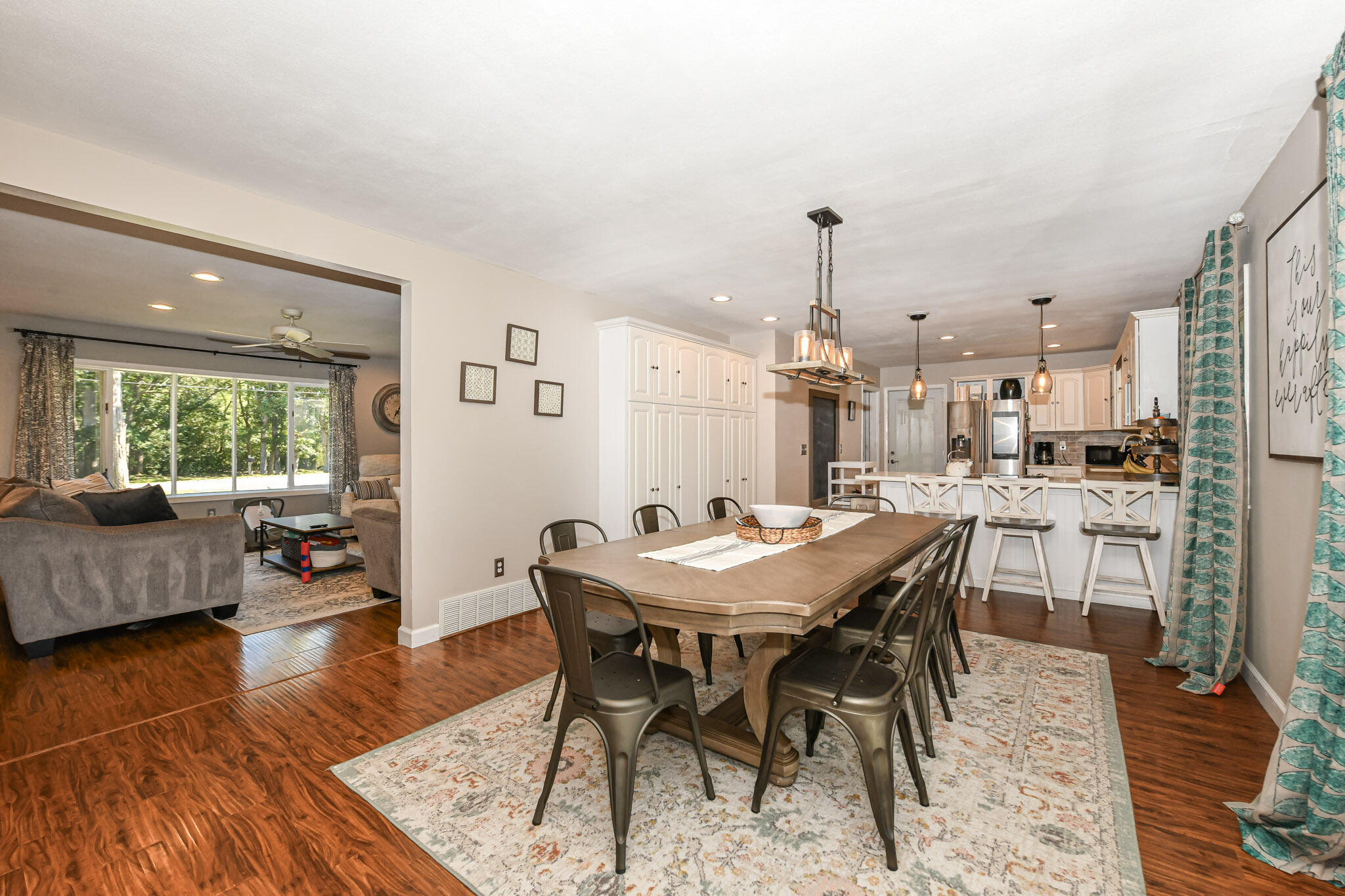 8832 Pheasant Run, Burlington