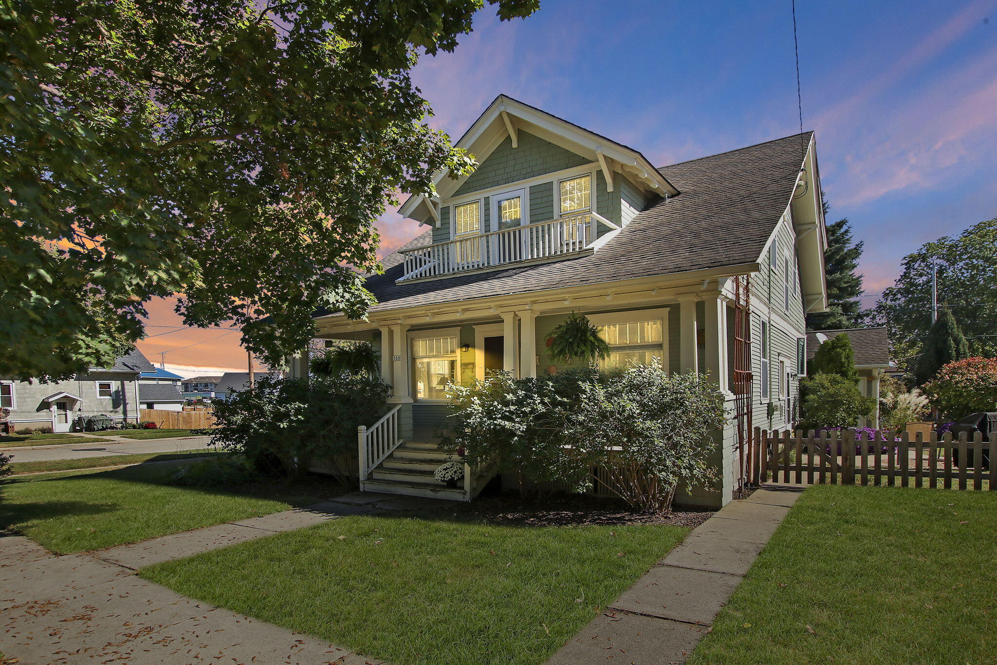 300 Henry St, Burlington