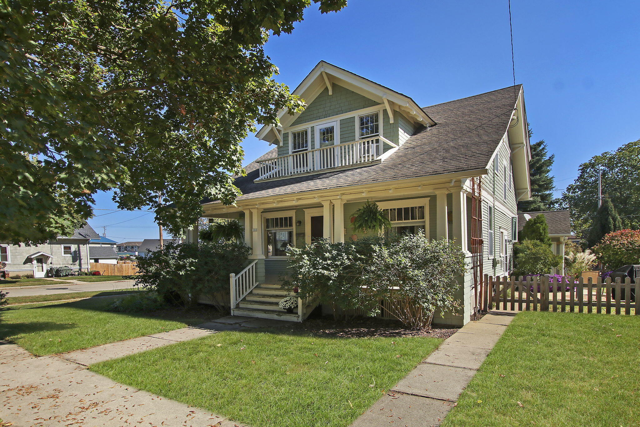 300 Henry St, Burlington