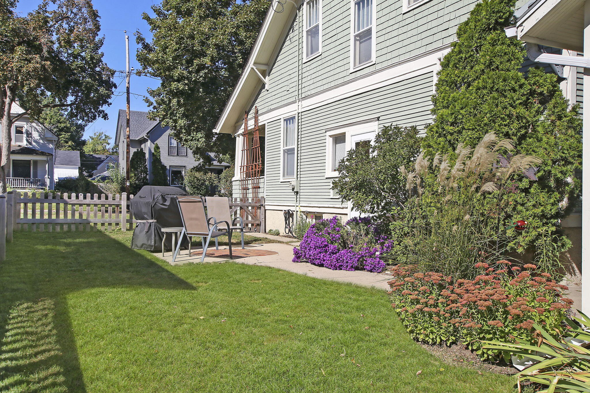 300 Henry St, Burlington