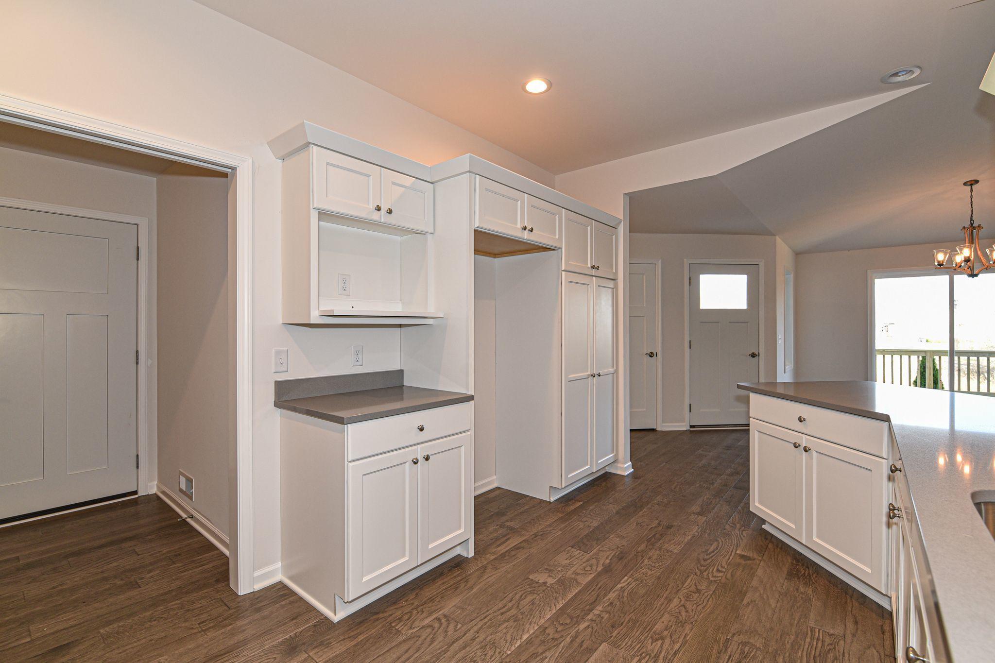 307 N Trailview Cir, Waterford