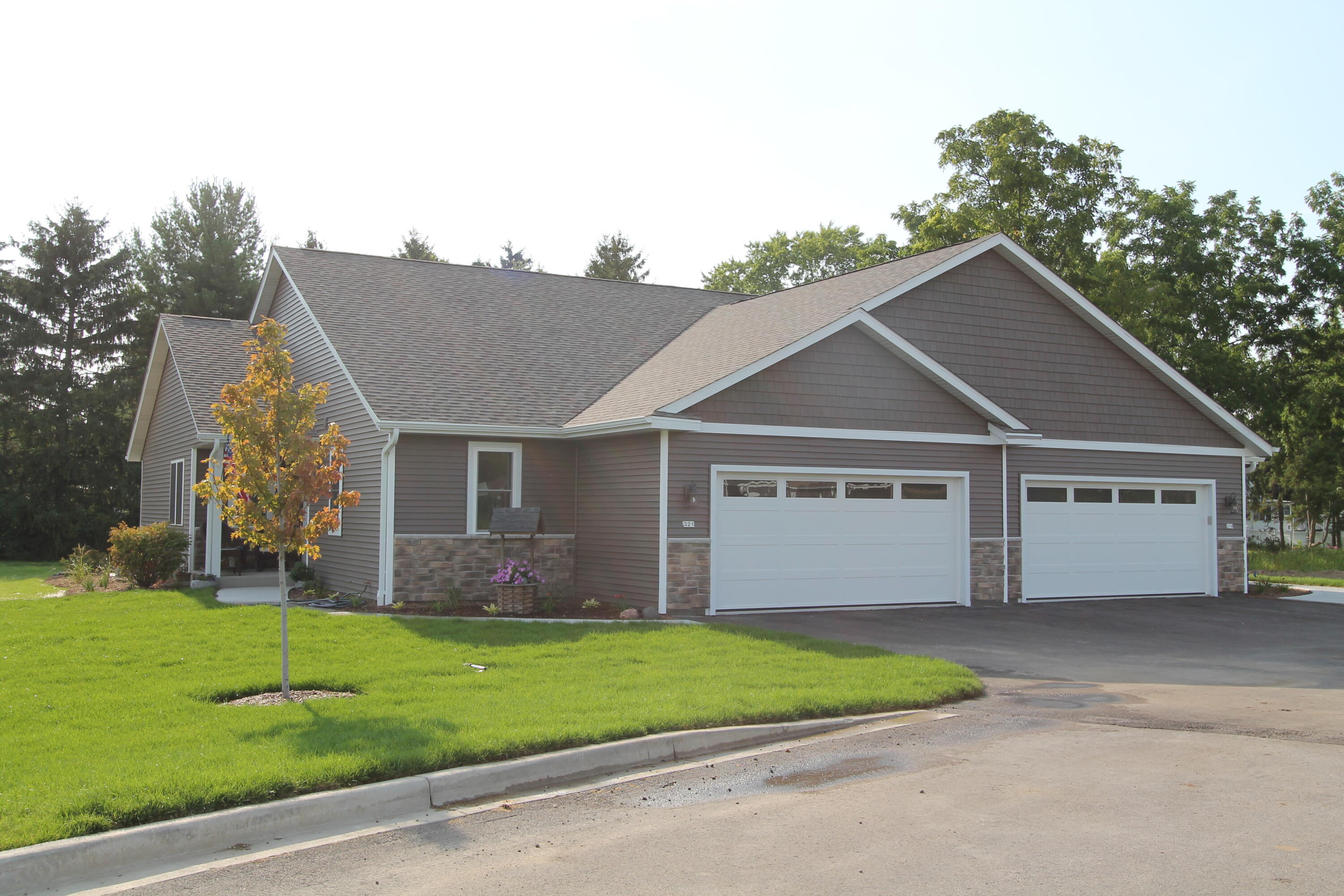 307 N Trailview Cir, Waterford