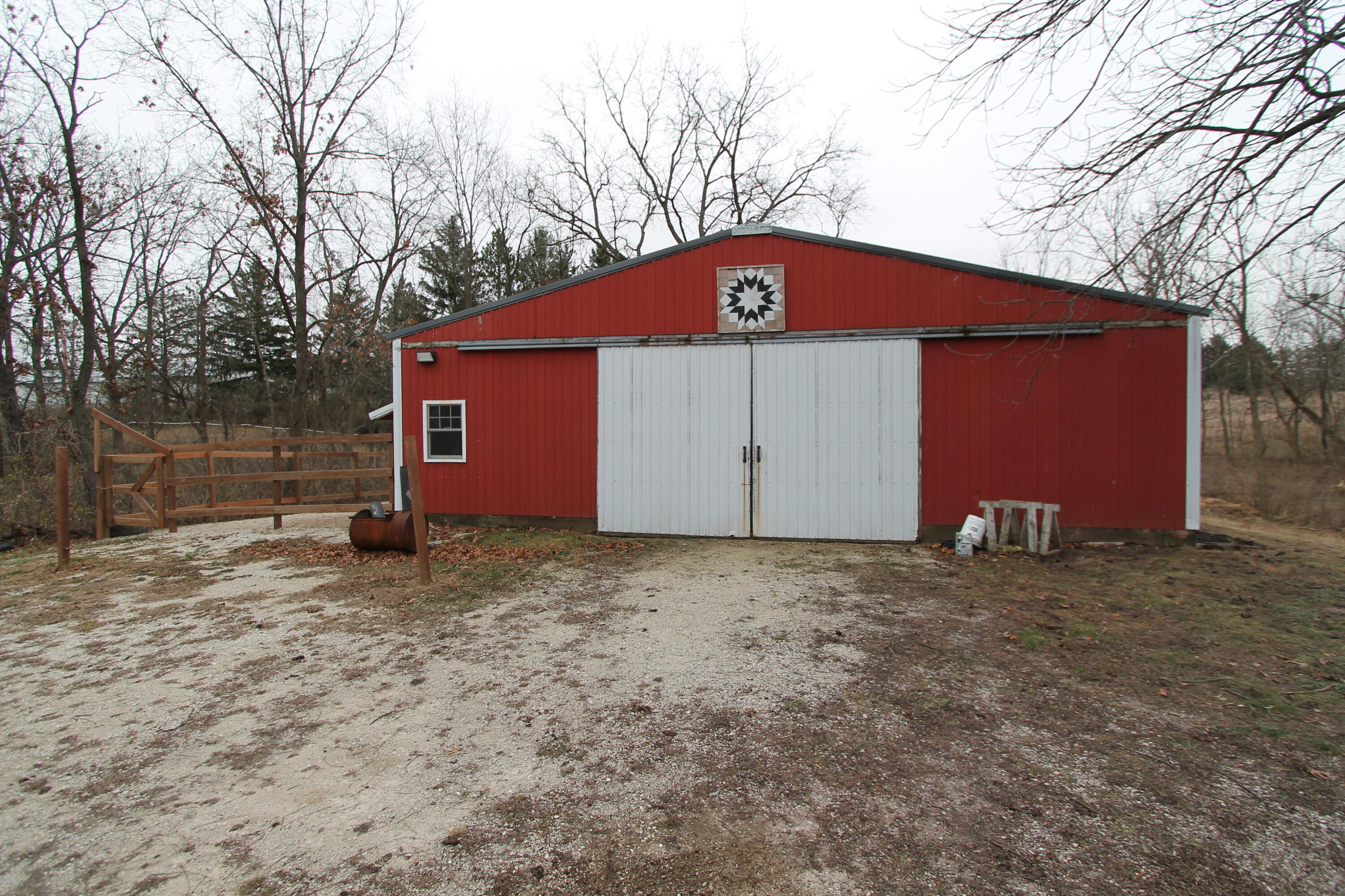 N5902 Hargraves Rd