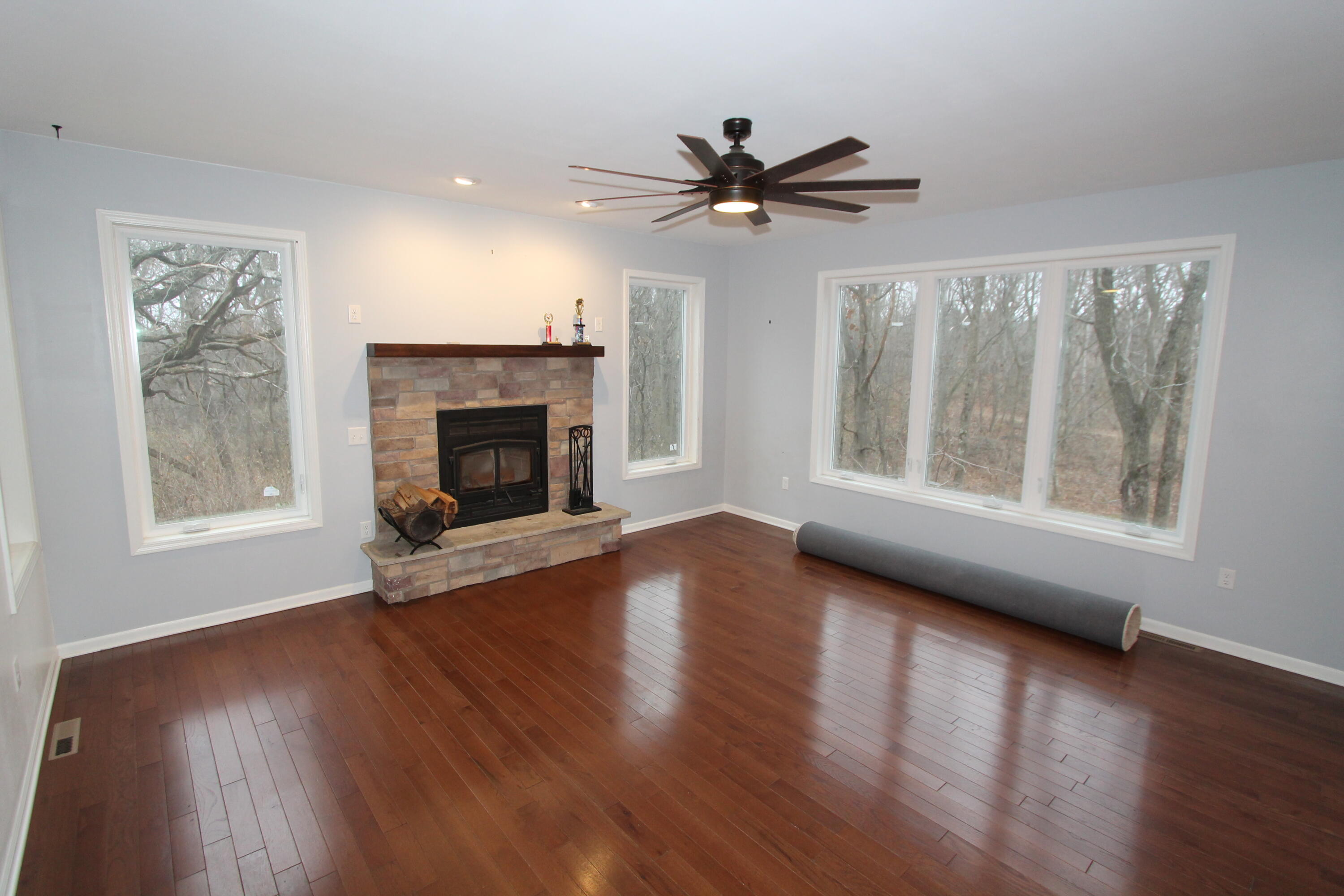 N5902 Hargraves Rd