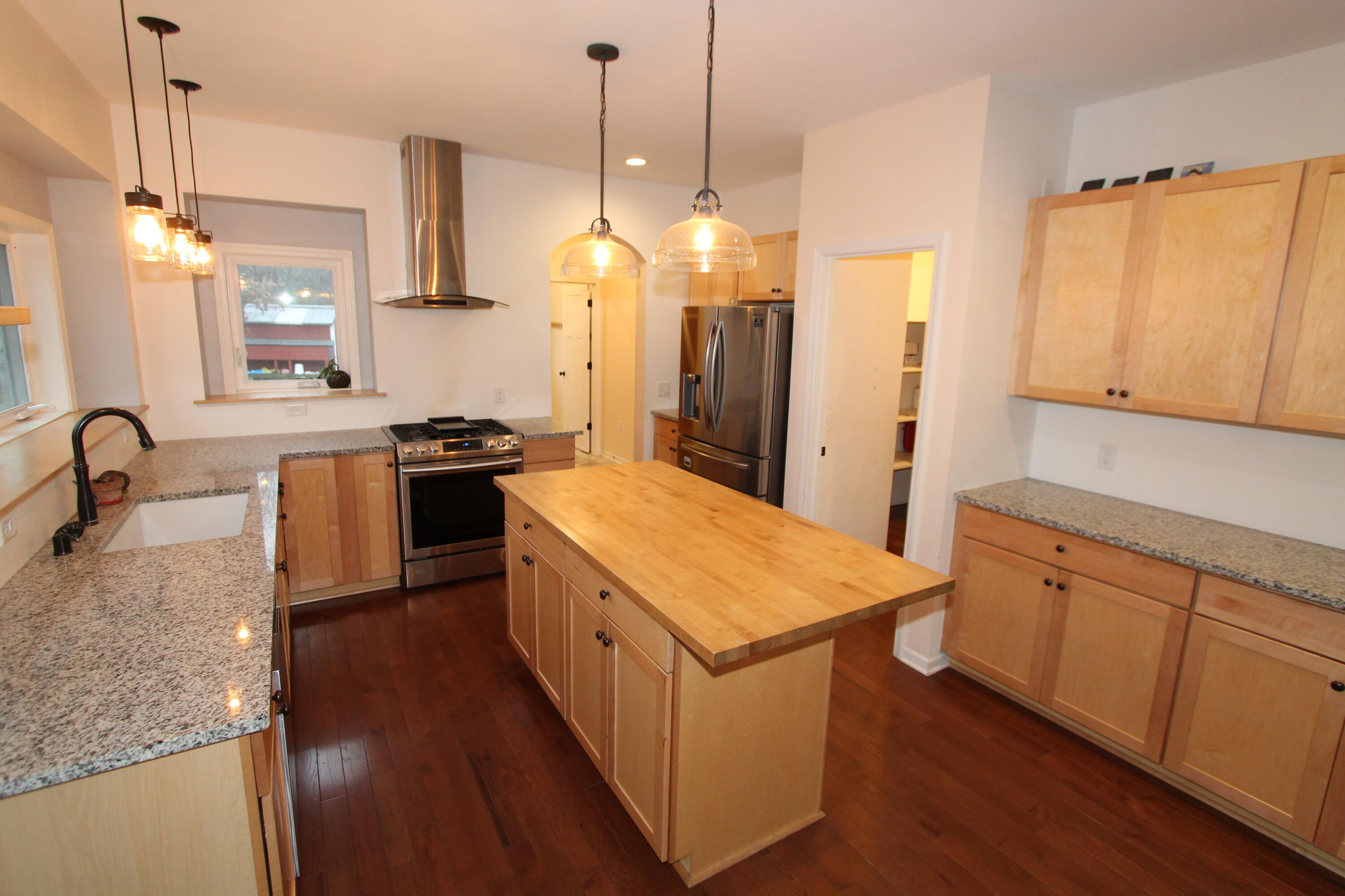 N5902 Hargraves Rd
