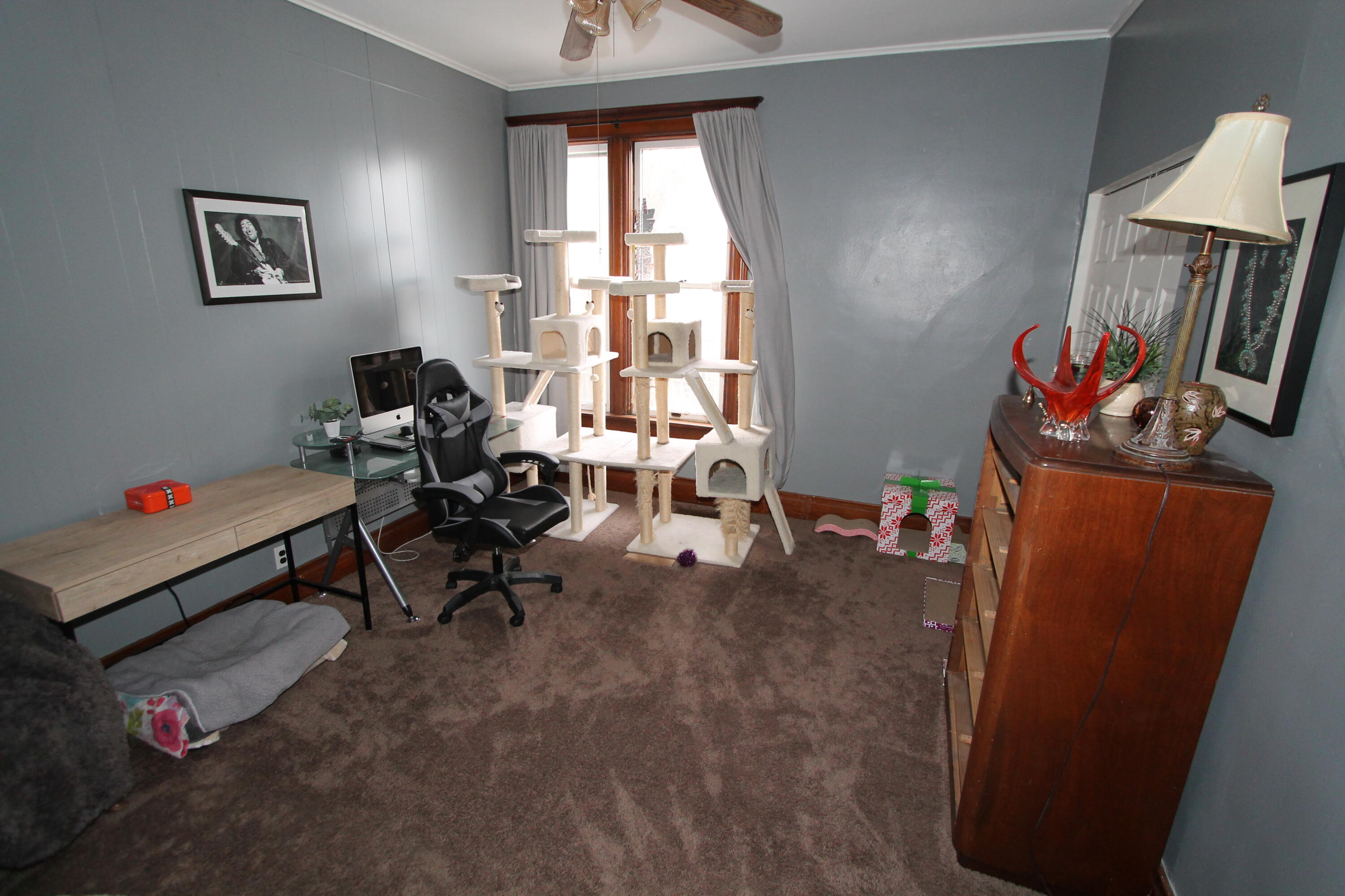 241 W Chestnut St, 243