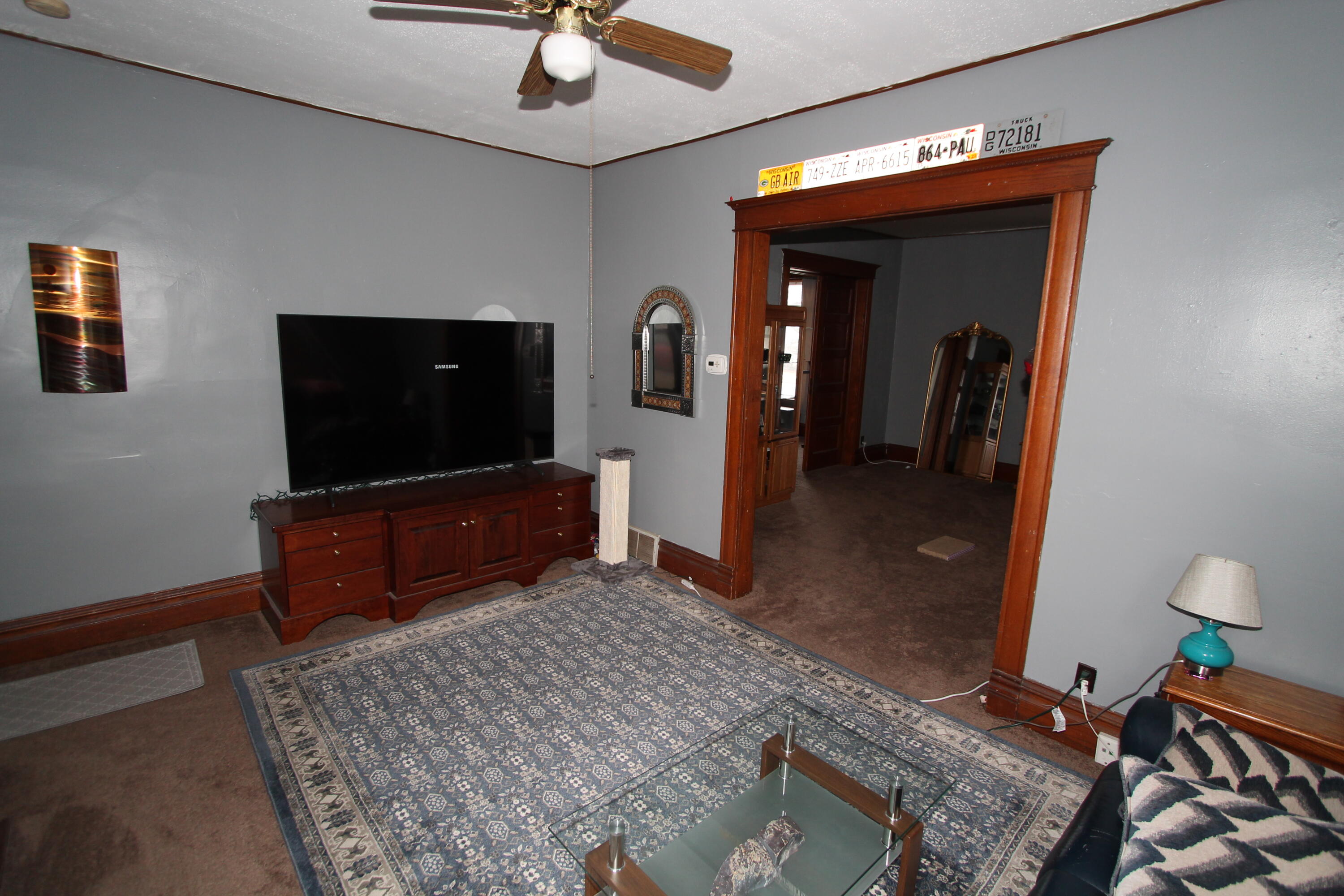 241 W Chestnut St, 243
