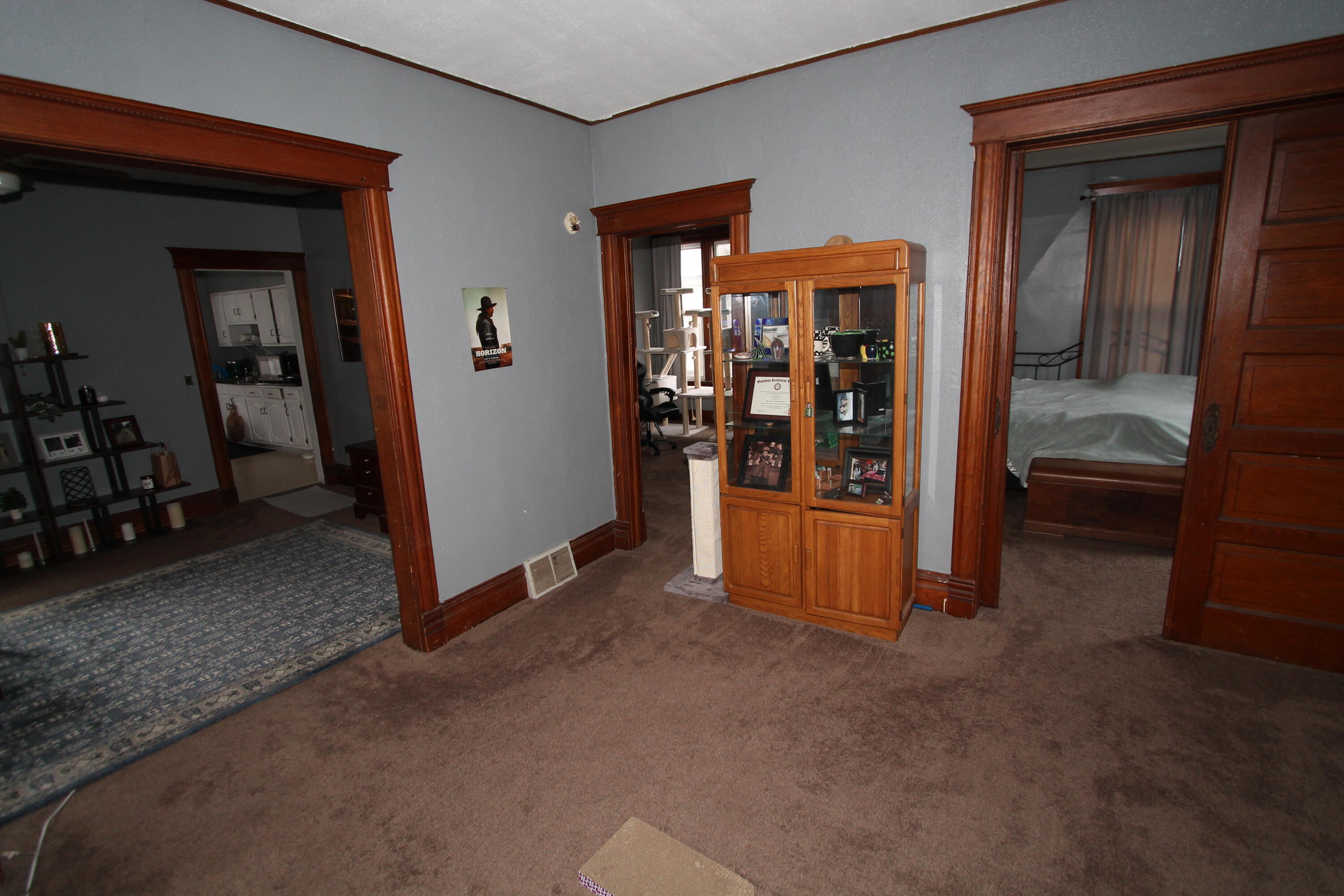 241 W Chestnut St, 243