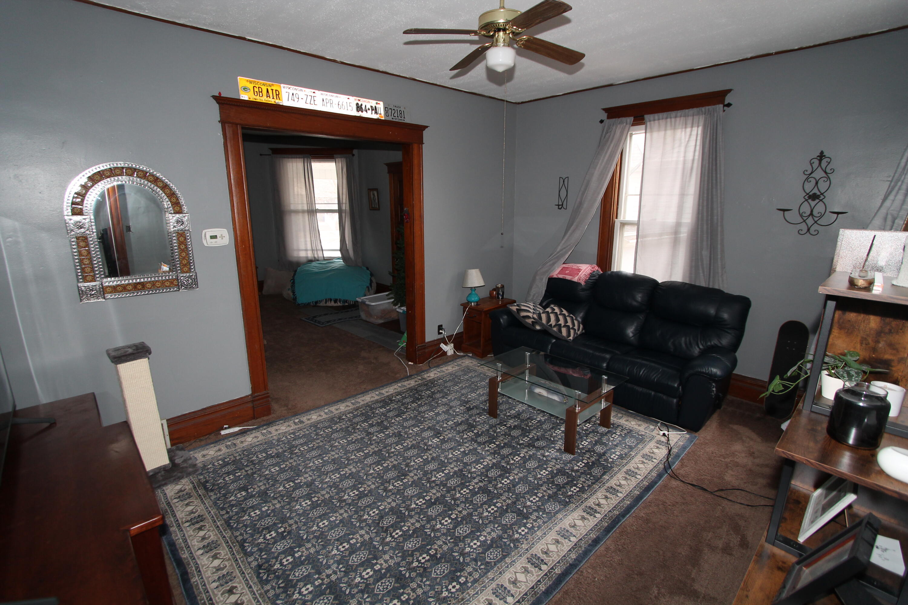 241 W Chestnut St, 243