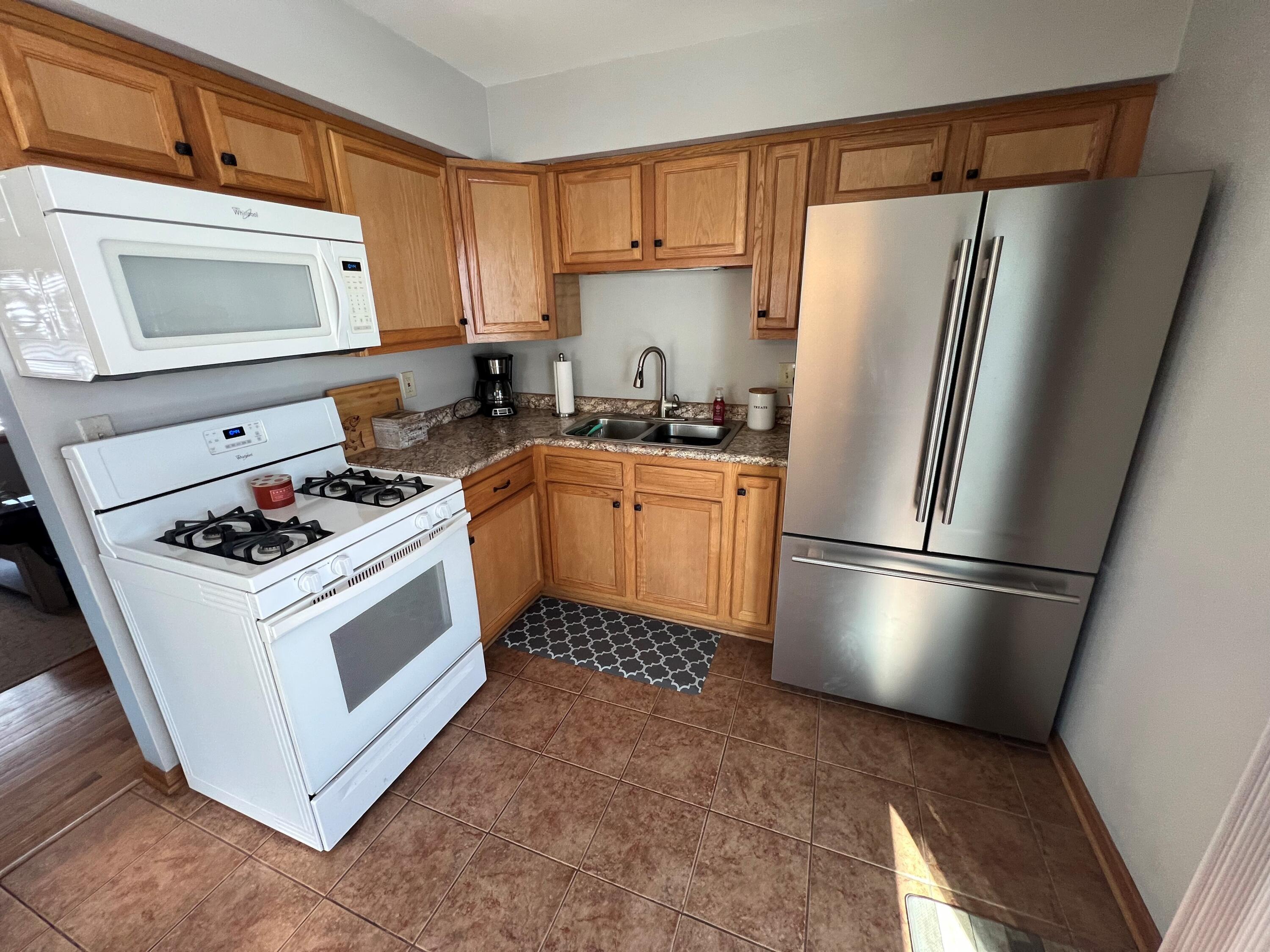172 Clover Dr, Burlington