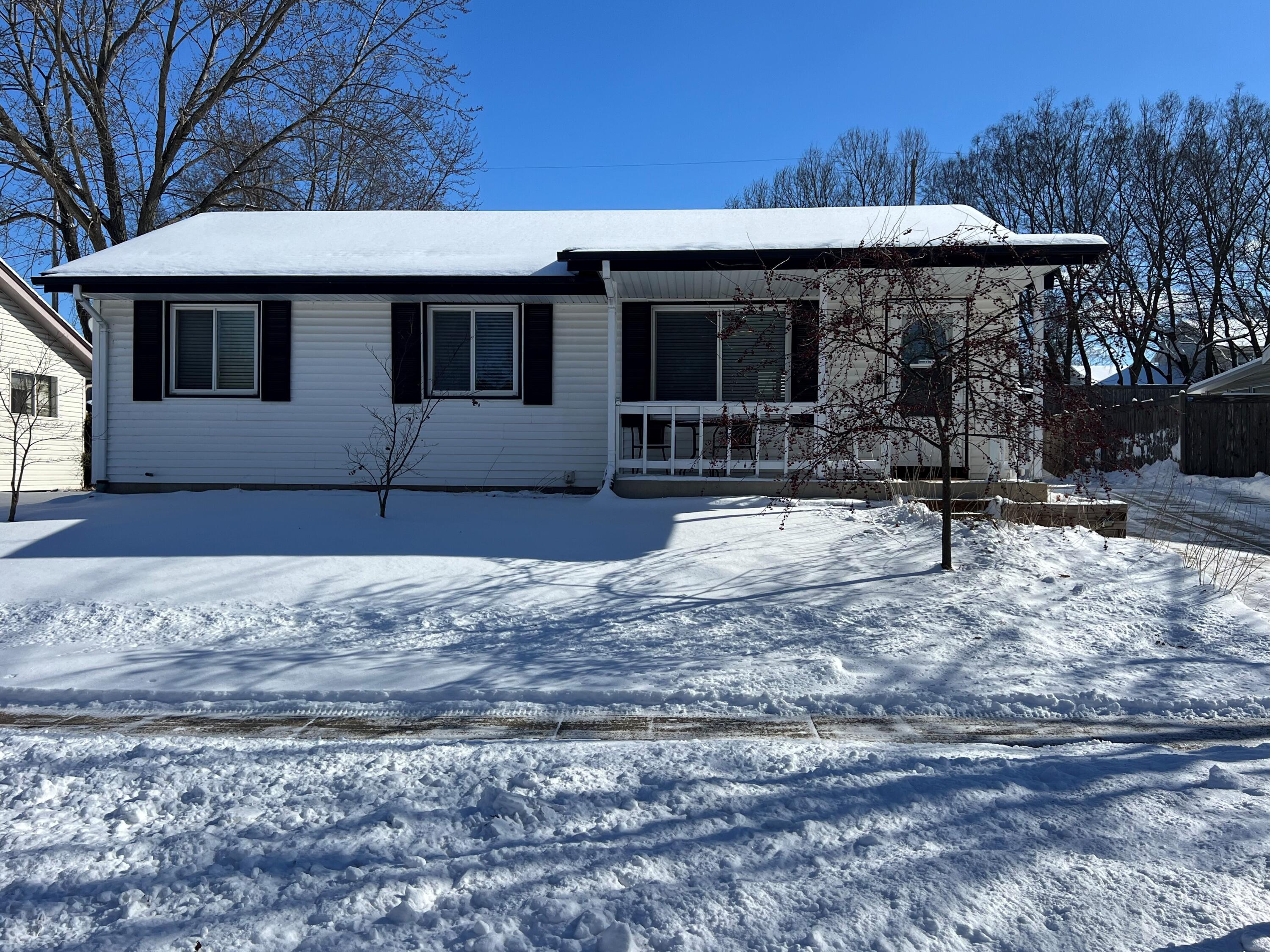172 Clover Dr, Burlington