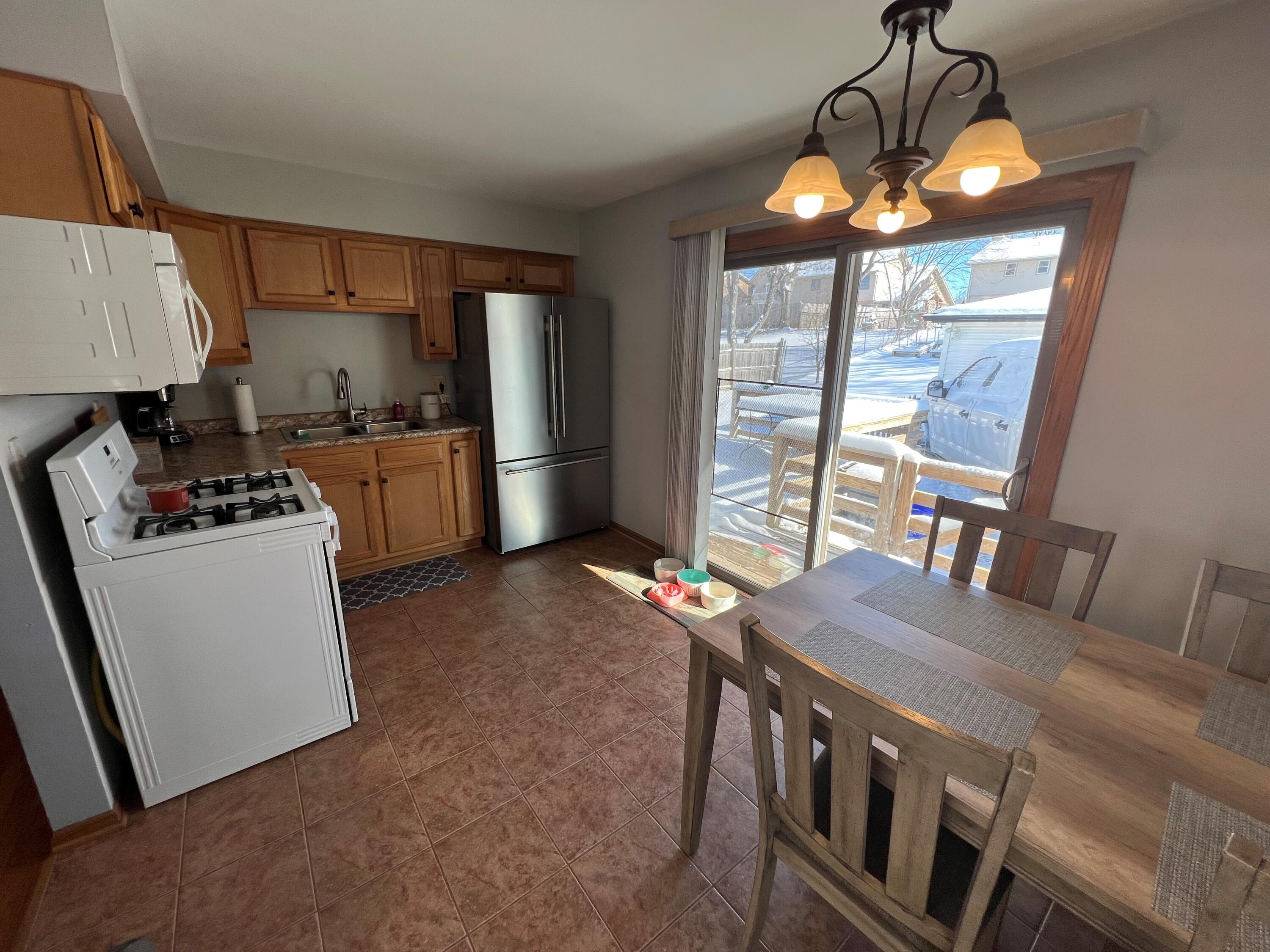 172 Clover Dr, Burlington