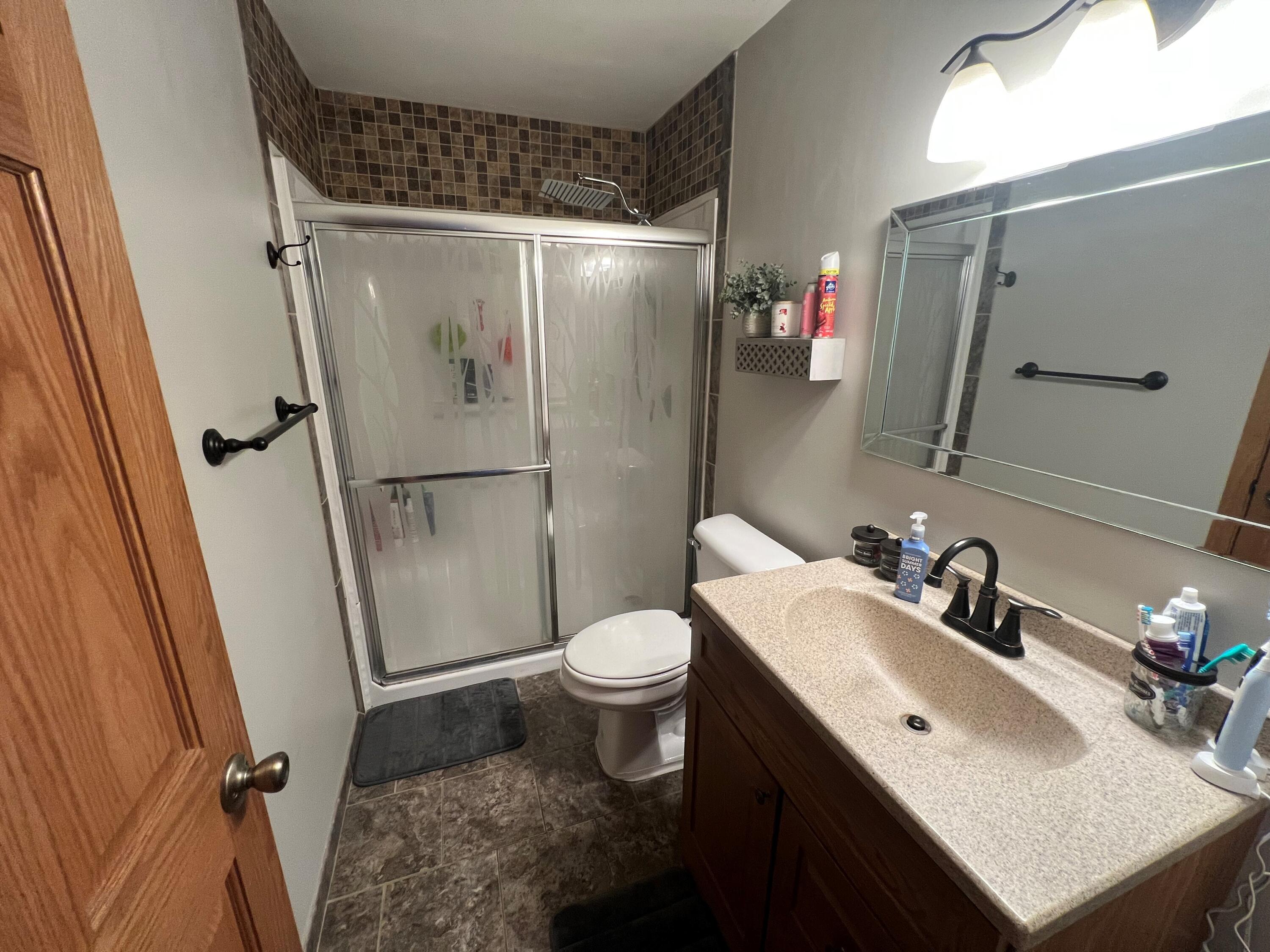 172 Clover Dr, Burlington