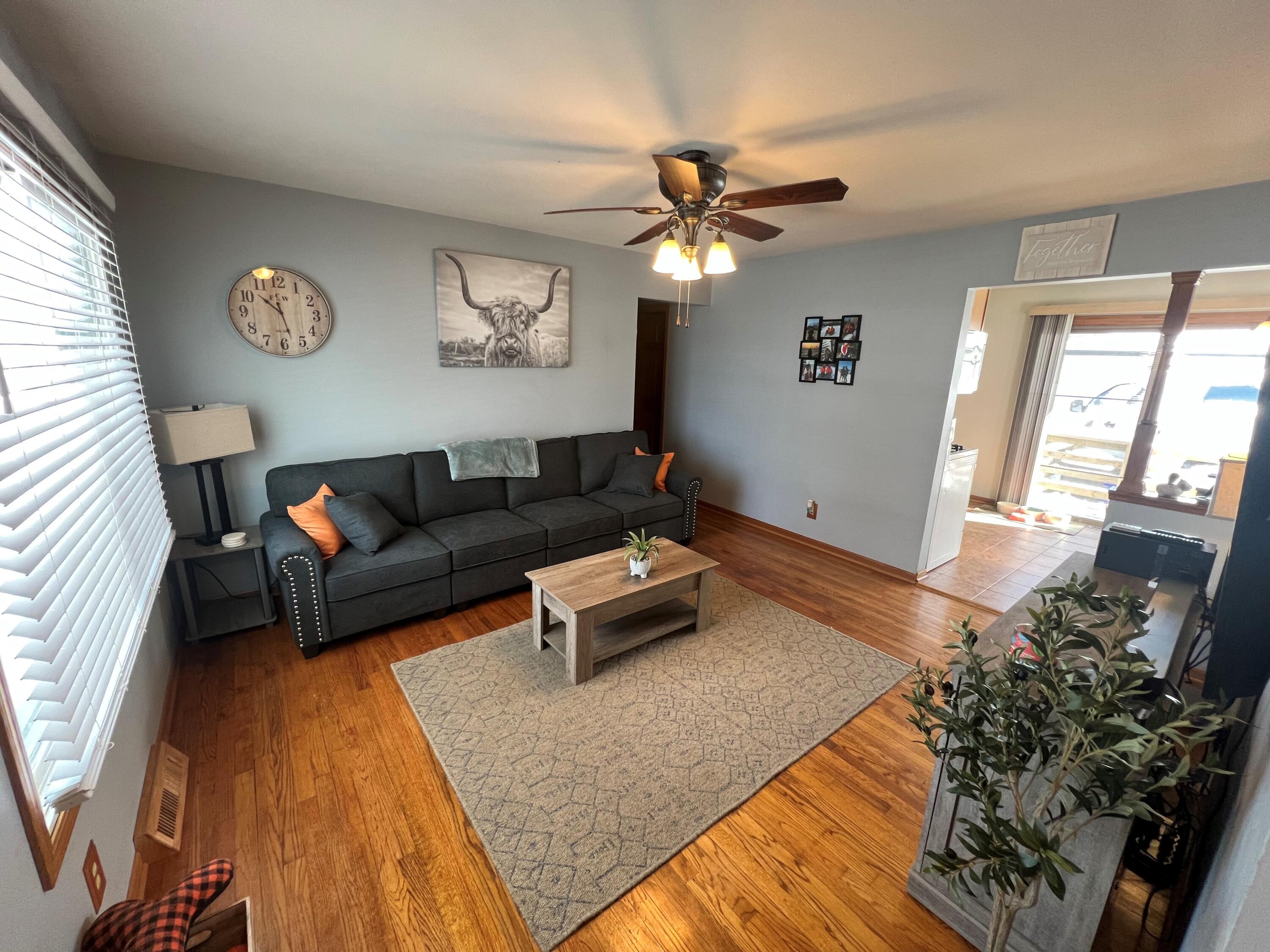 172 Clover Dr, Burlington