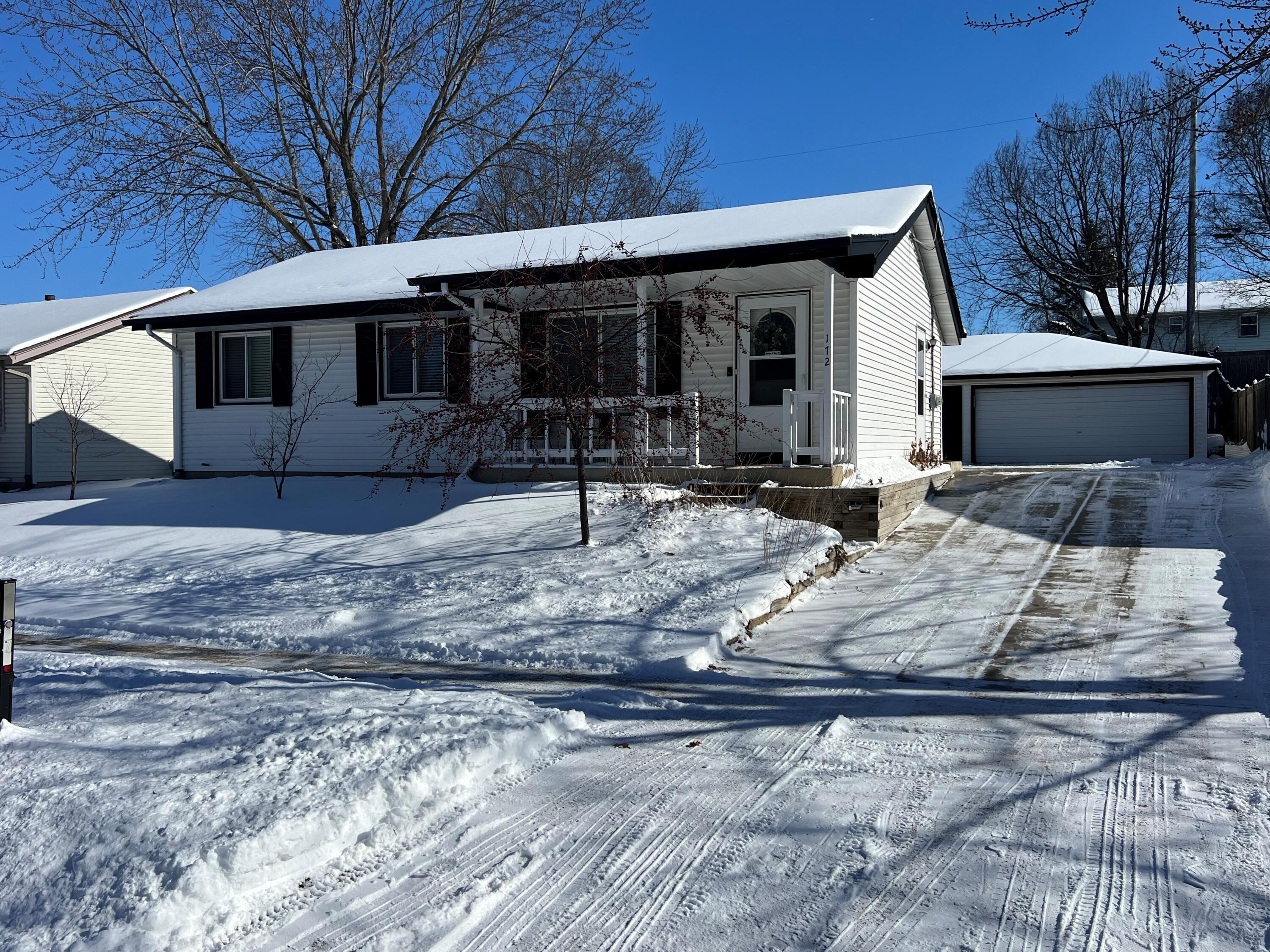172 Clover Dr, Burlington
