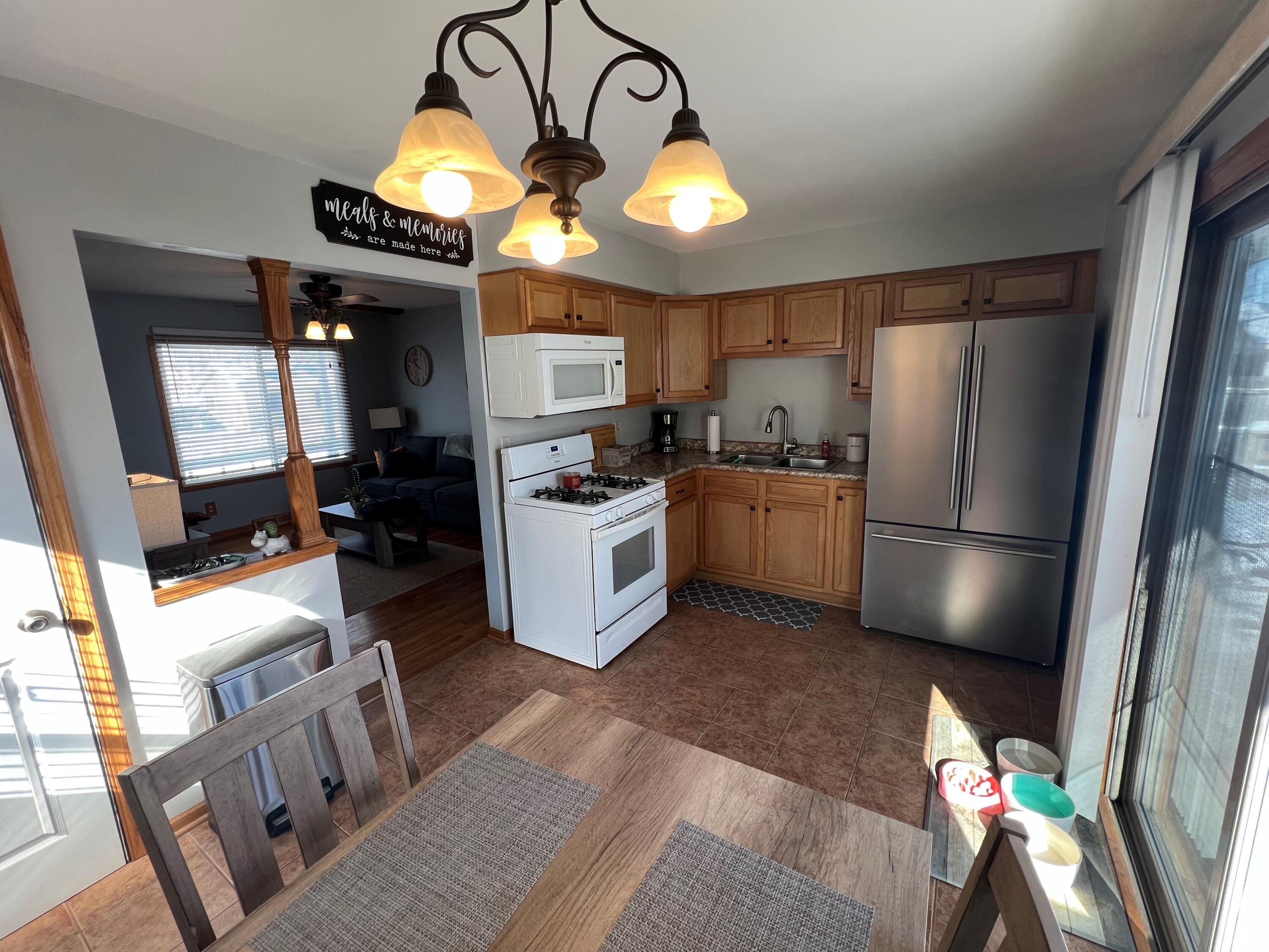 172 Clover Dr, Burlington