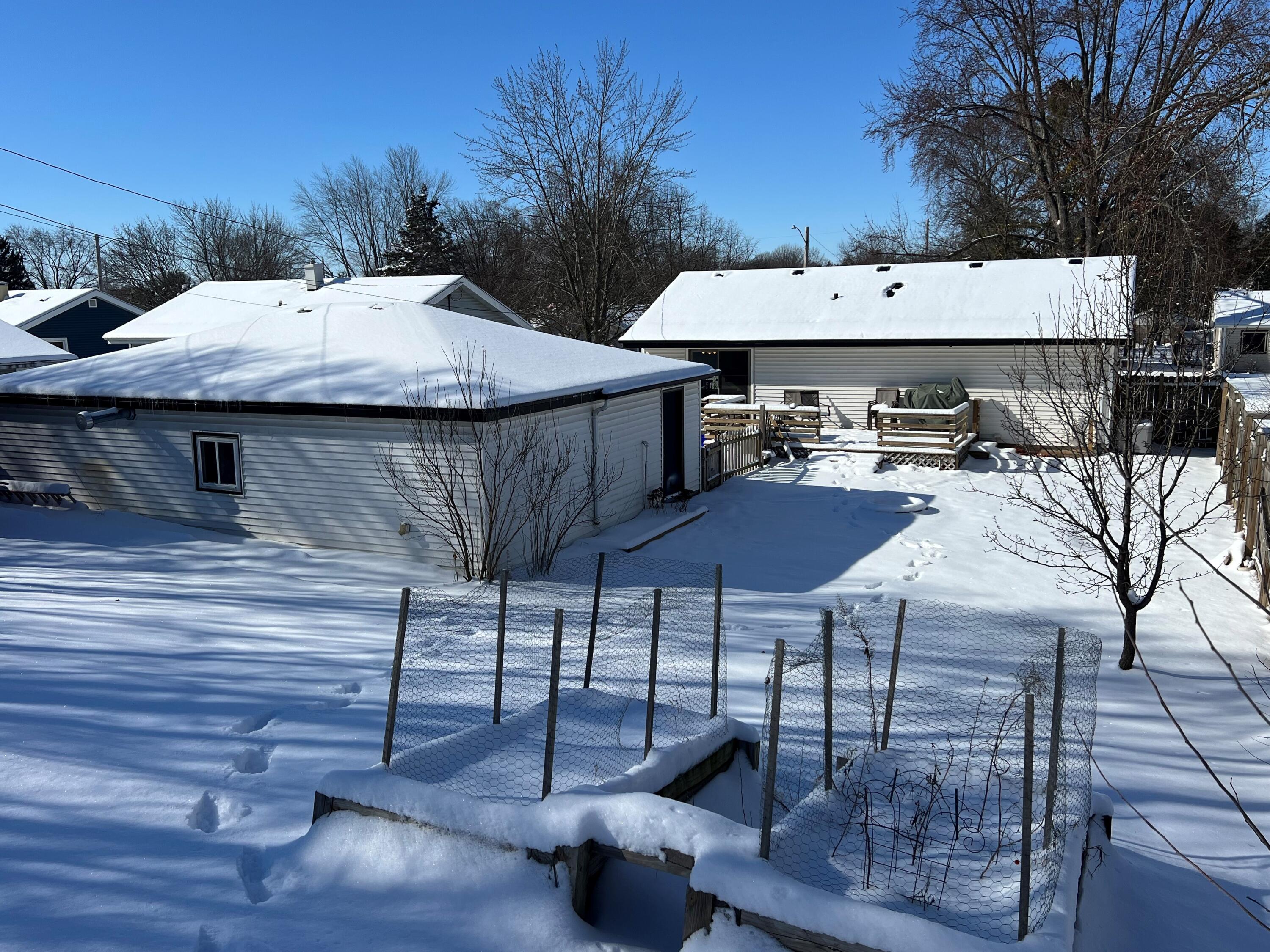 172 Clover Dr, Burlington