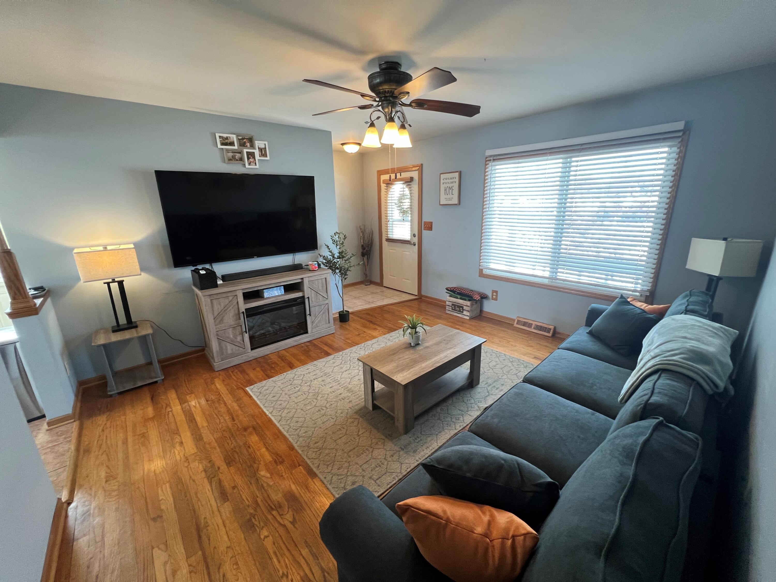 172 Clover Dr, Burlington