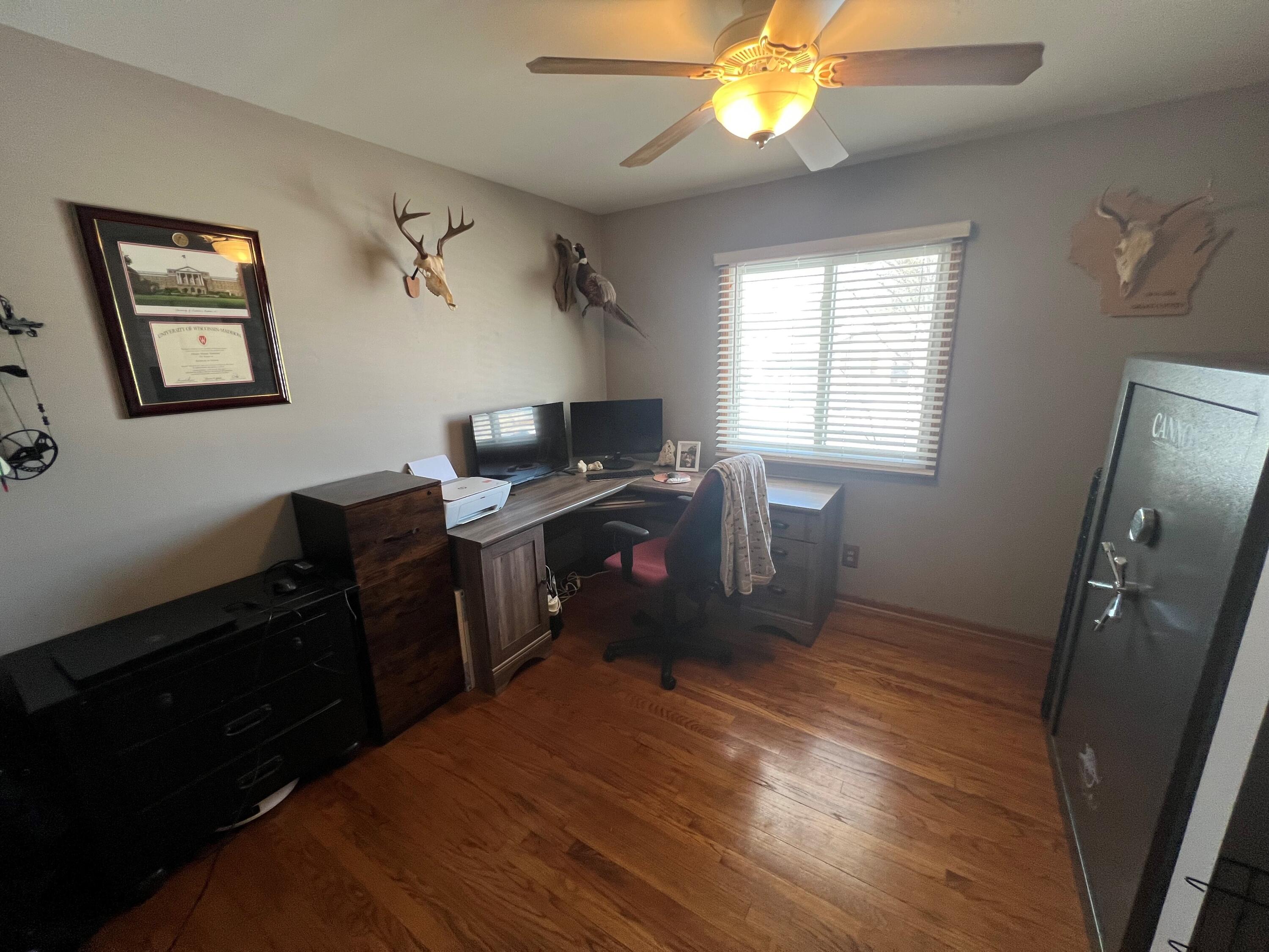 172 Clover Dr, Burlington