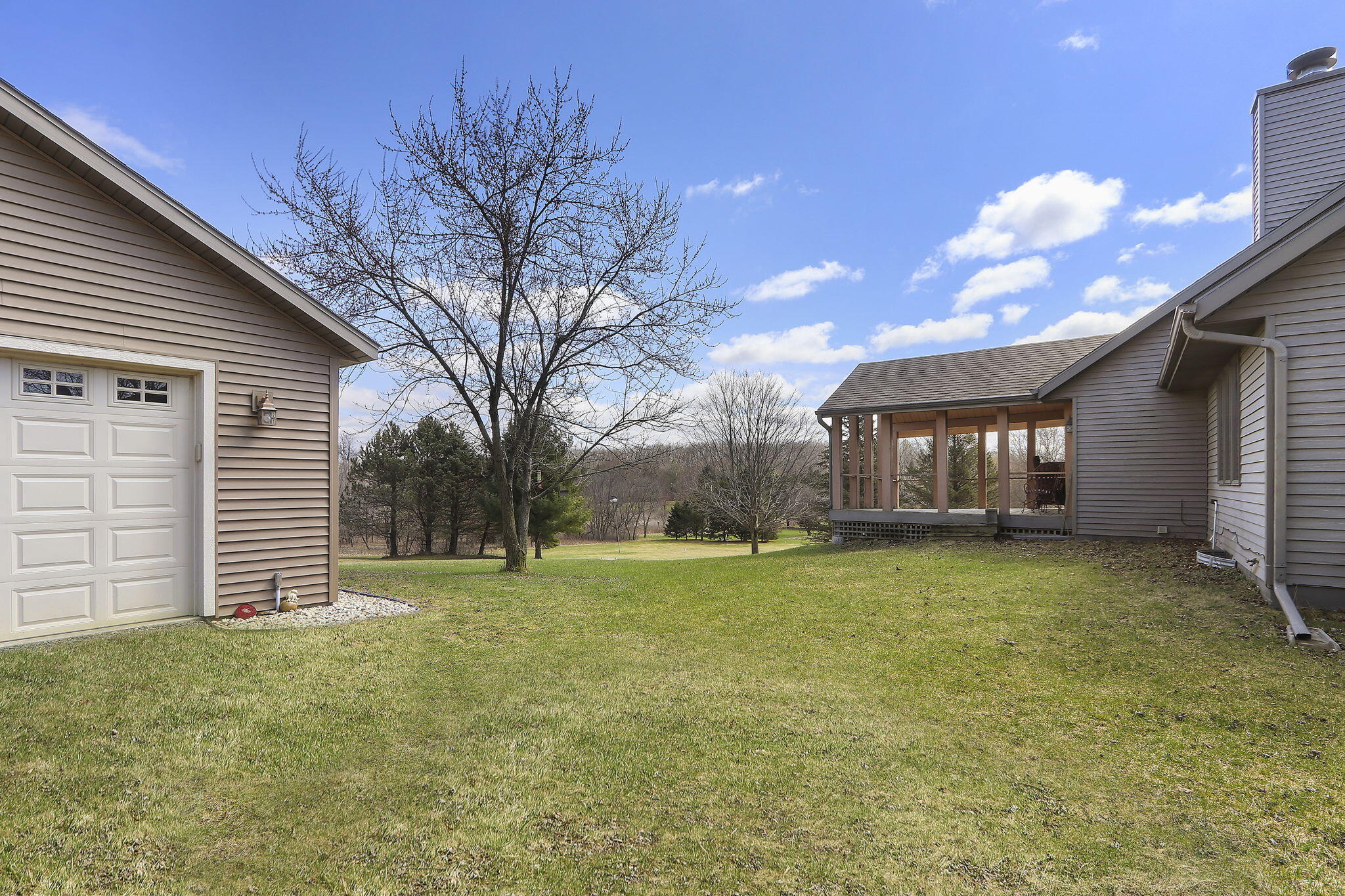N6388 Paradise Dr
