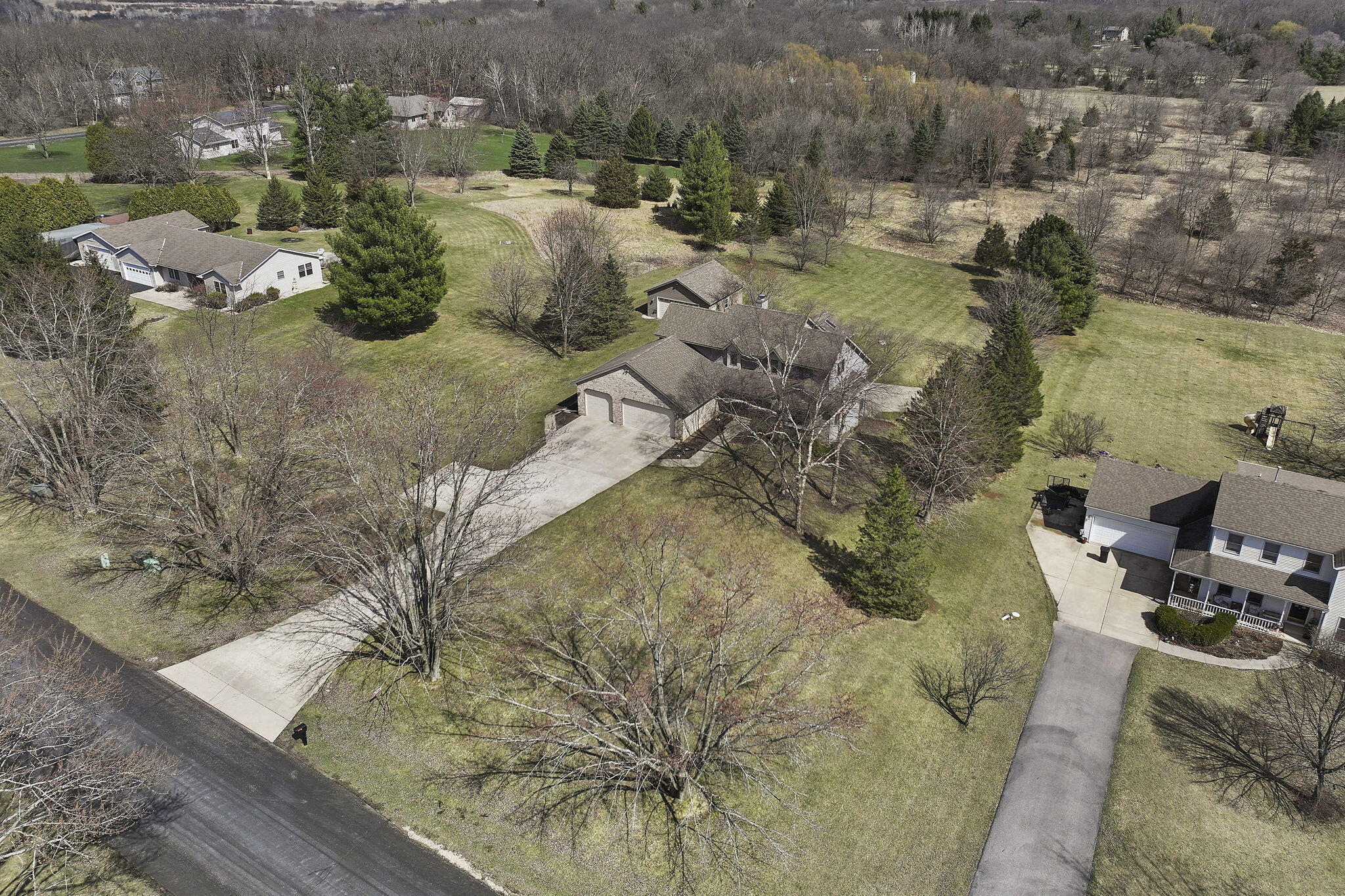 N6388 Paradise Dr