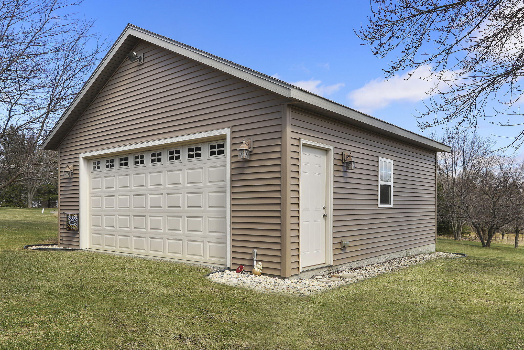 N6388 Paradise Dr