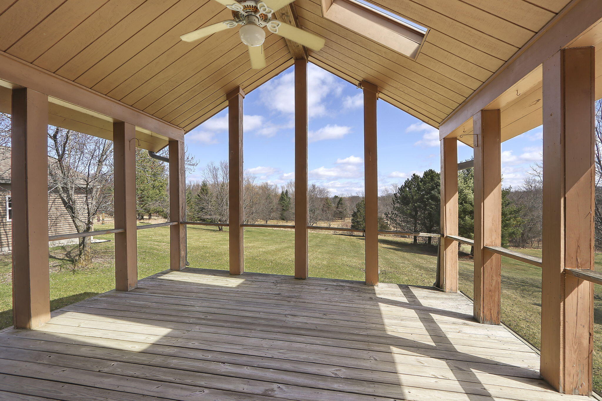 N6388 Paradise Dr