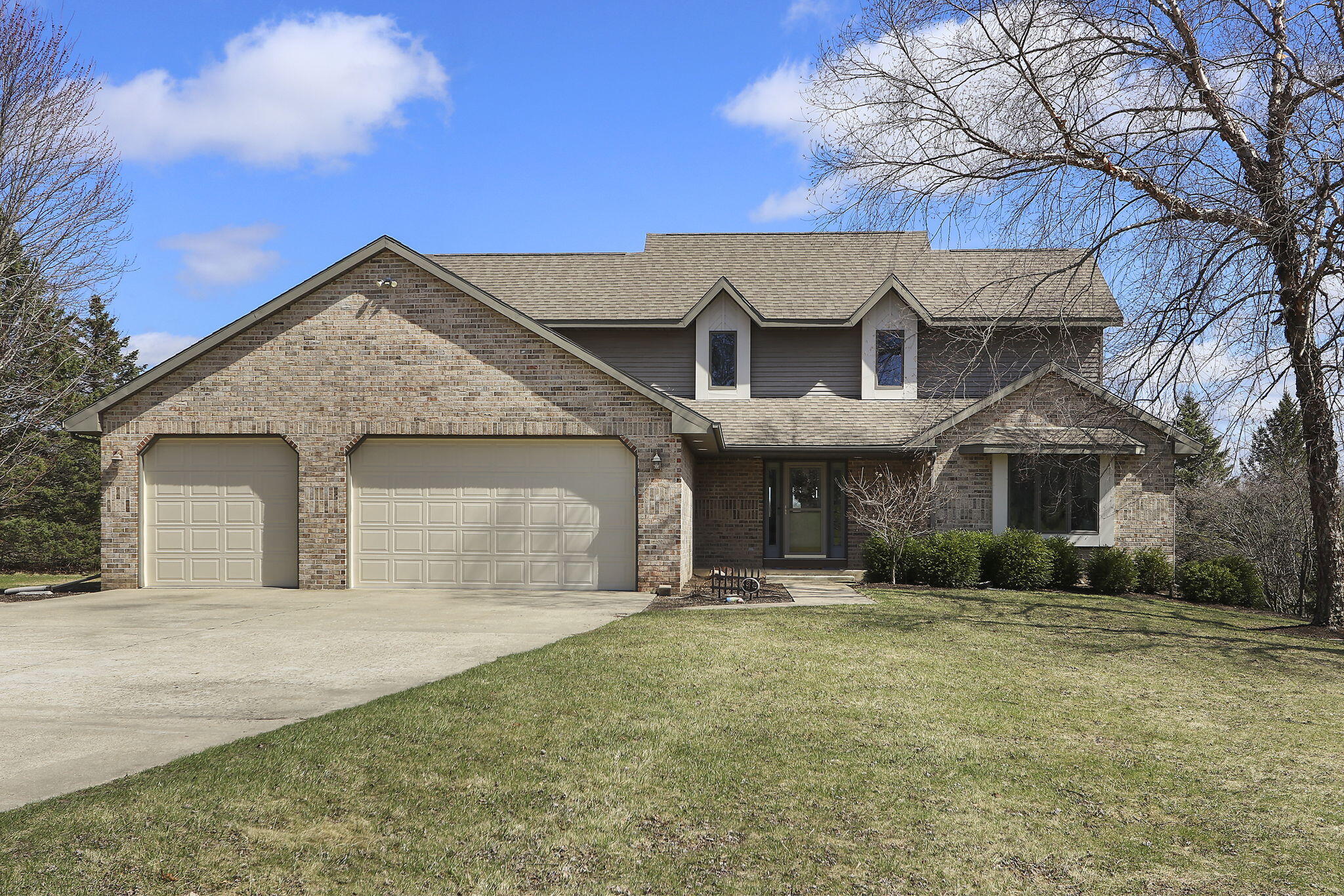 N6388 Paradise Dr