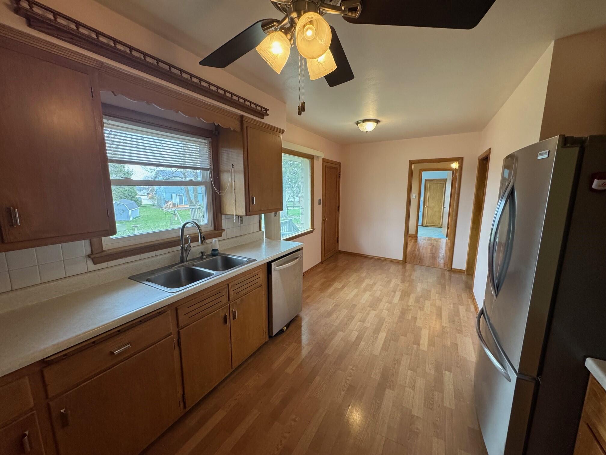 704 E Main St, Waterford