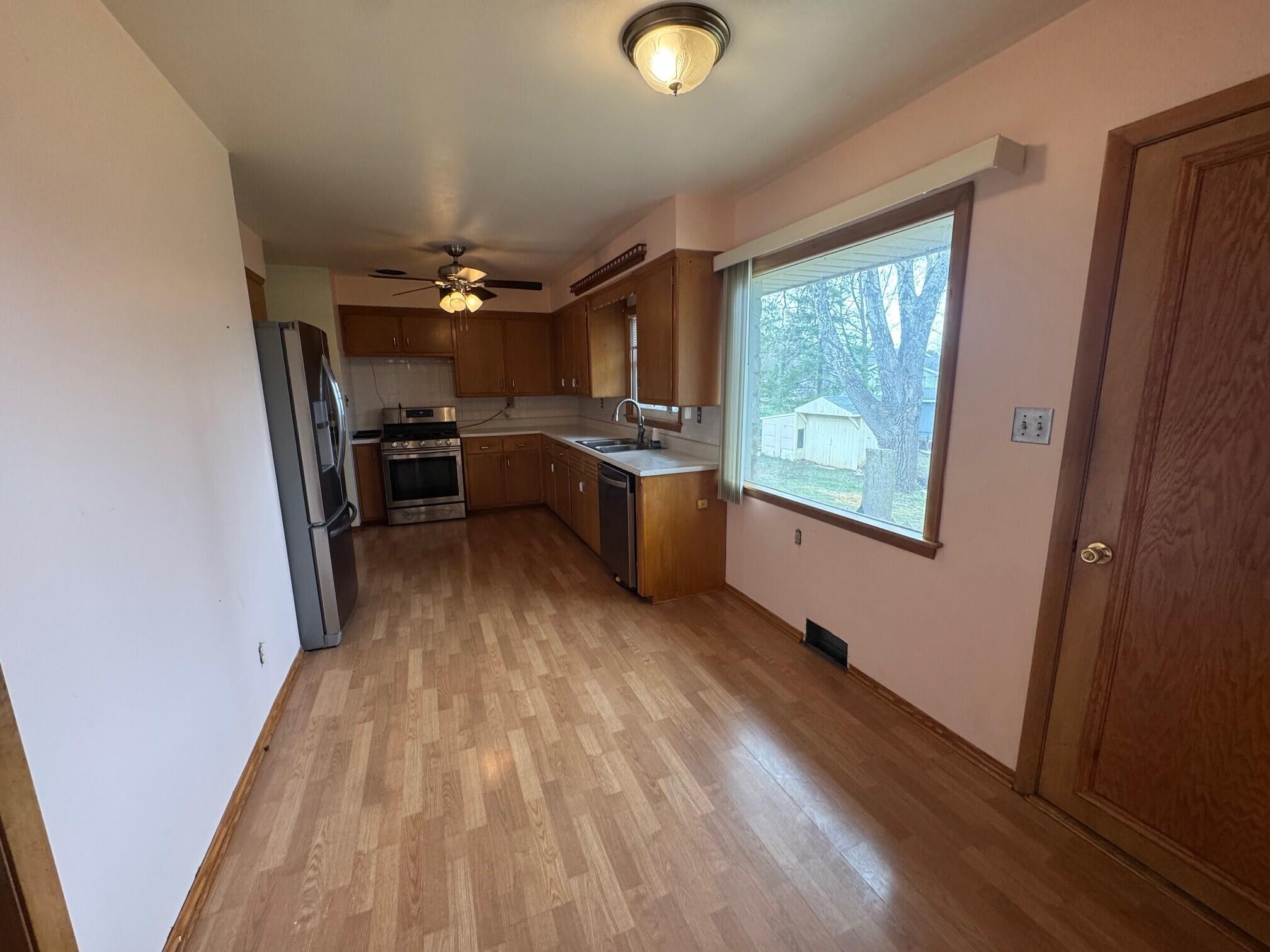 704 E Main St, Waterford