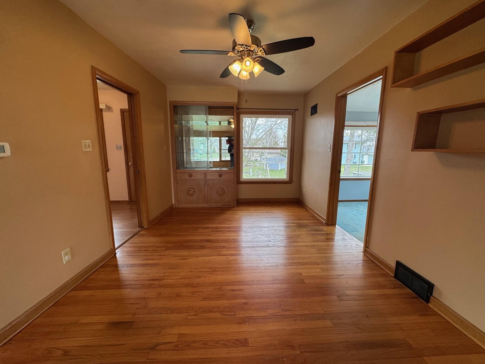 704 E Main St, Waterford