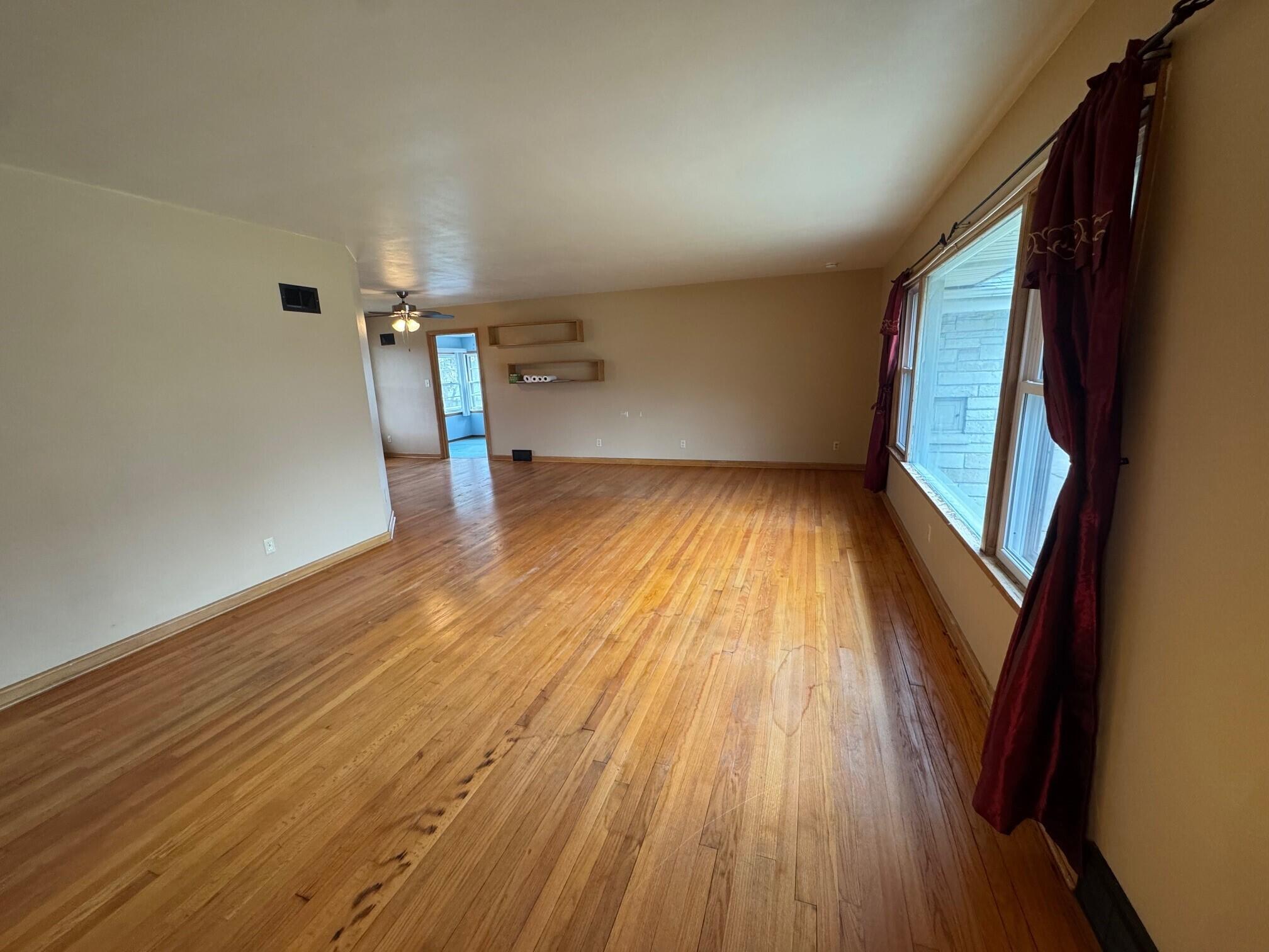 704 E Main St, Waterford