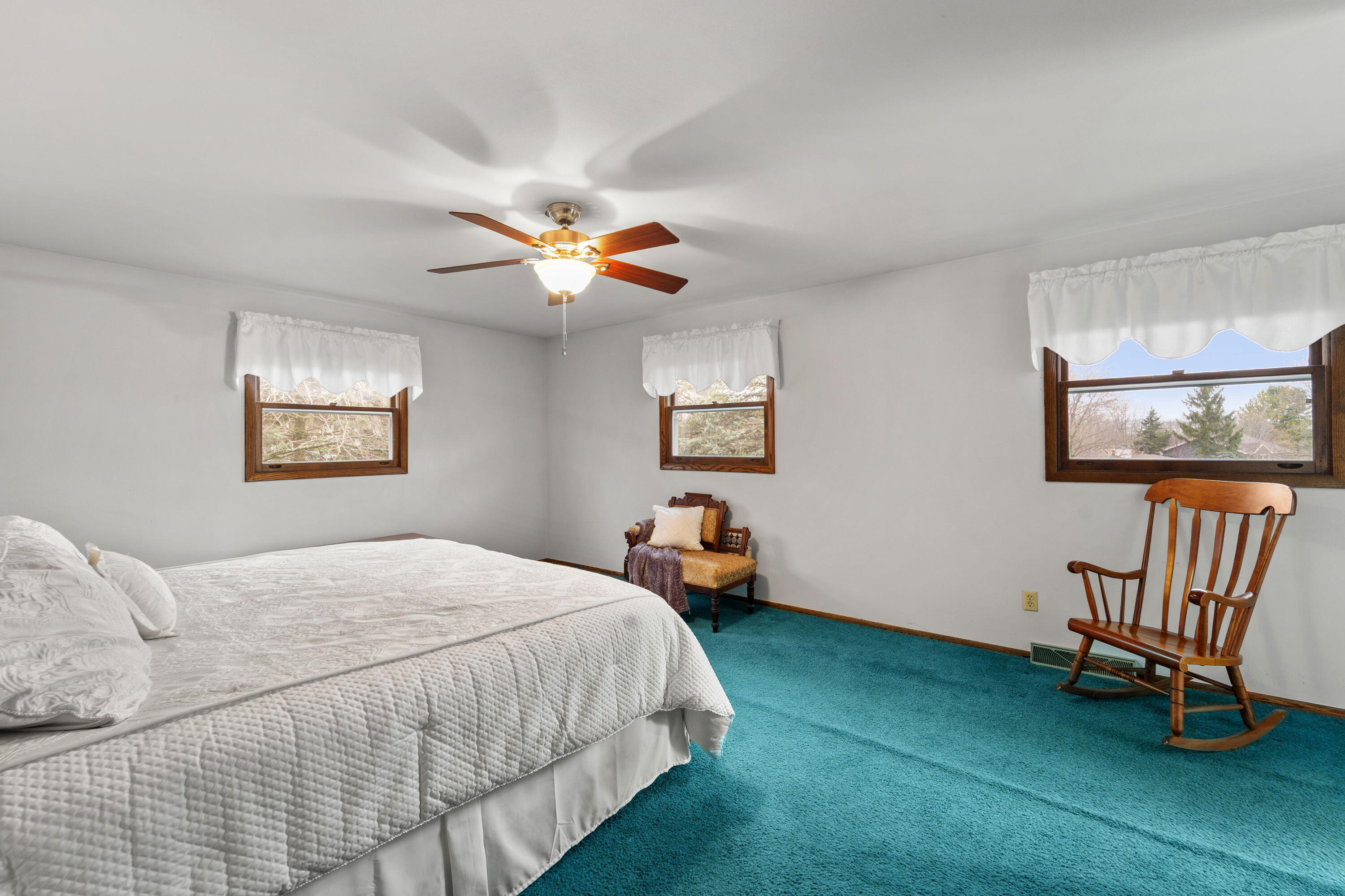 356 Robins Run, Burlington