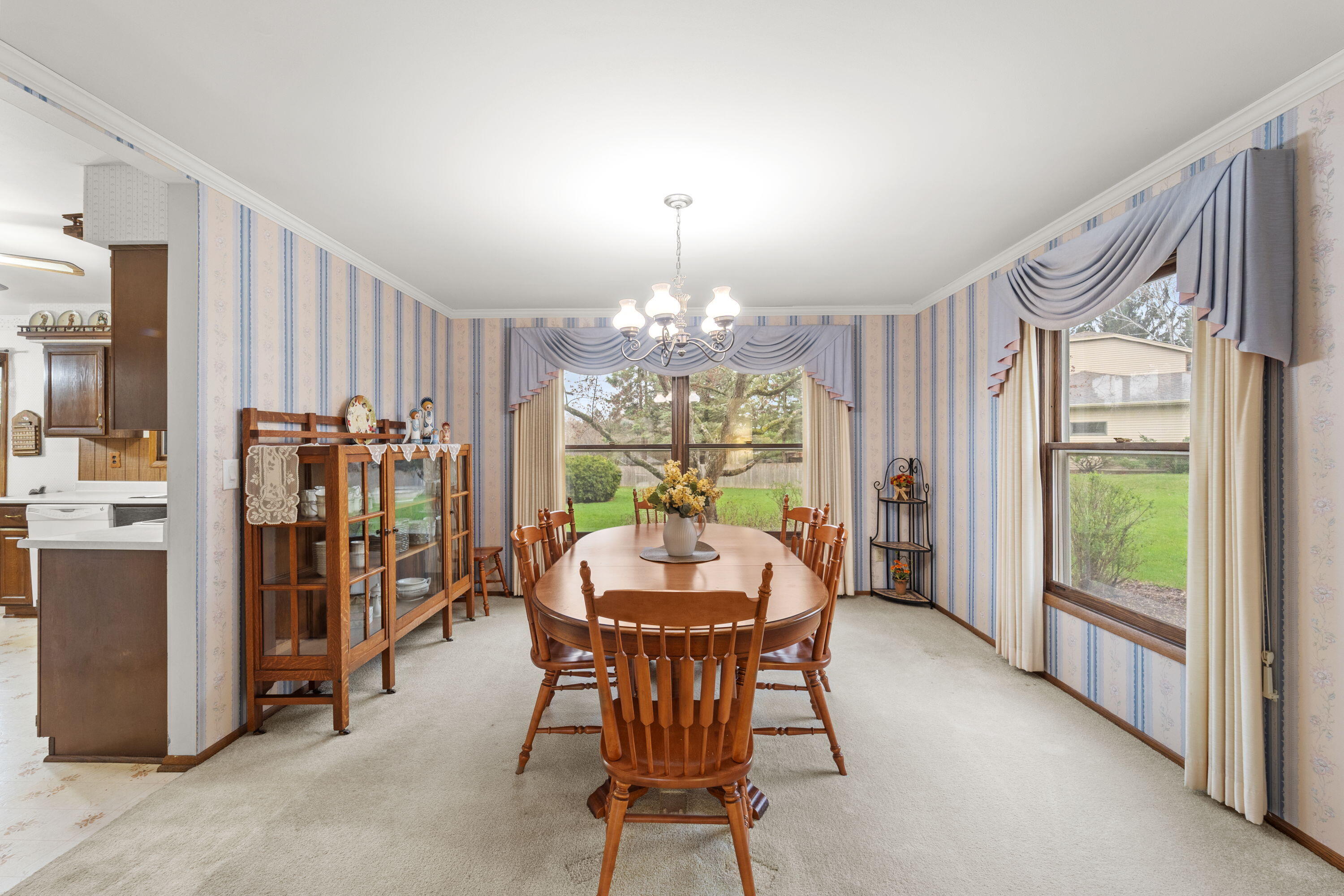 356 Robins Run, Burlington