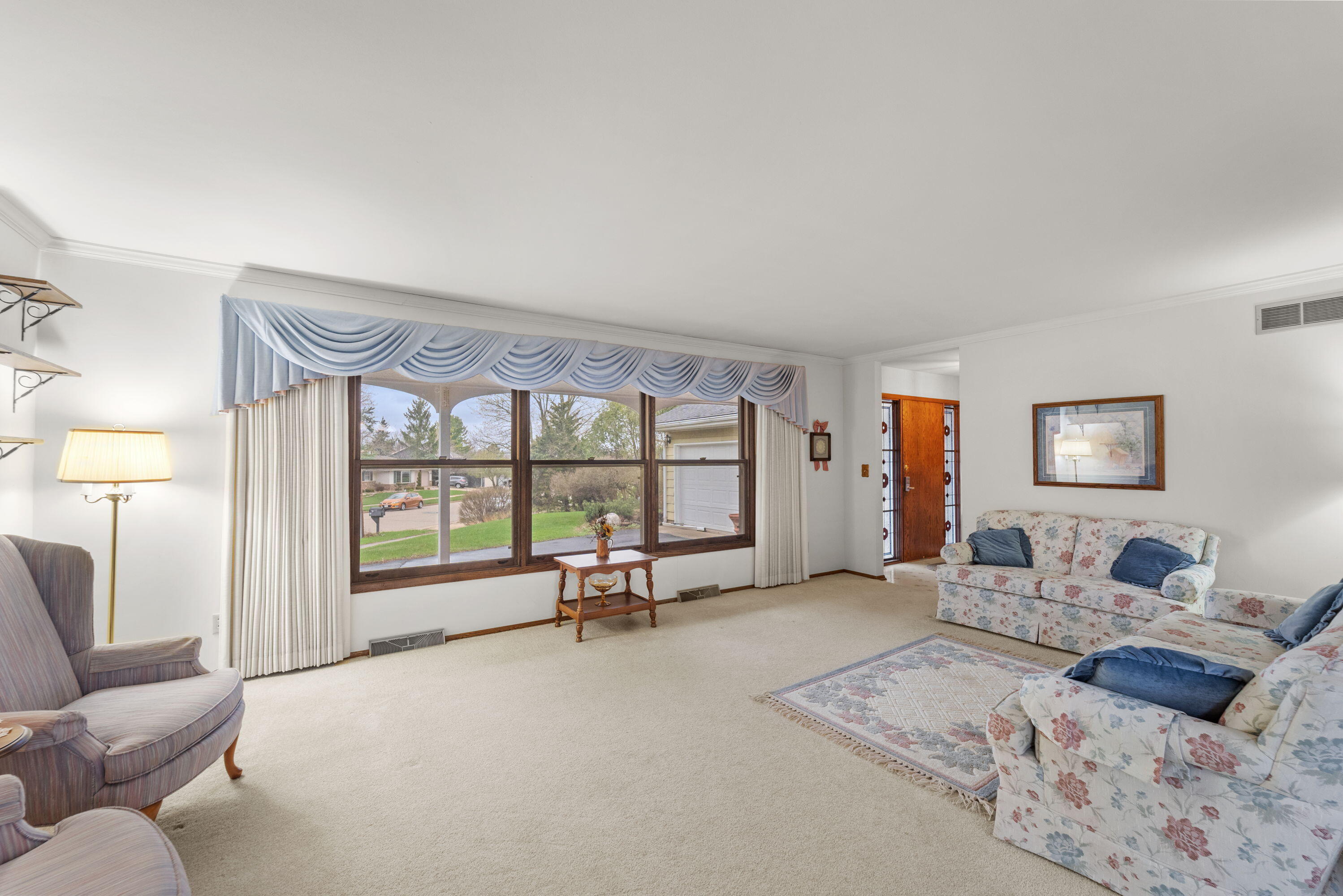 356 Robins Run, Burlington