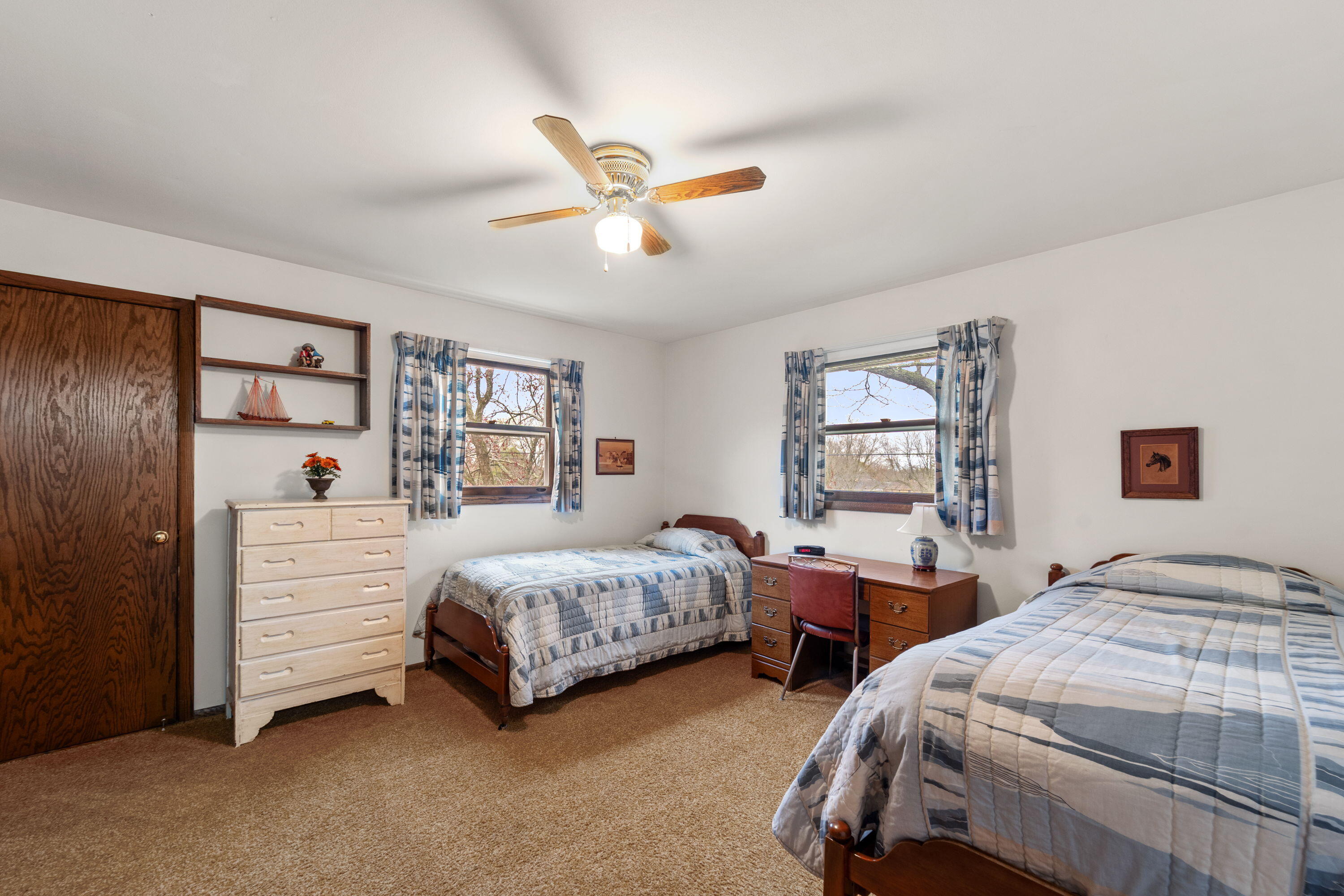 356 Robins Run, Burlington